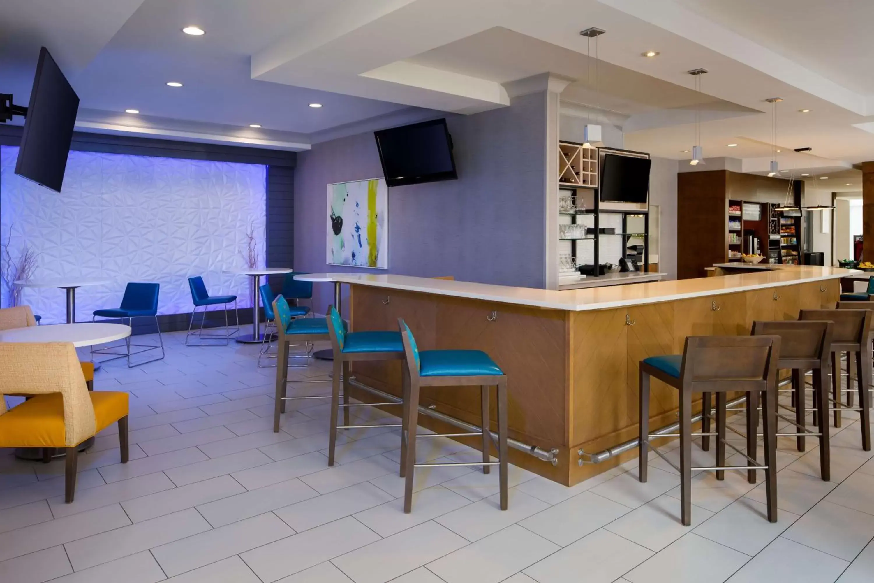 Lounge or bar, Lounge/Bar in Hilton Garden Inn Cincinnati Blue Ash