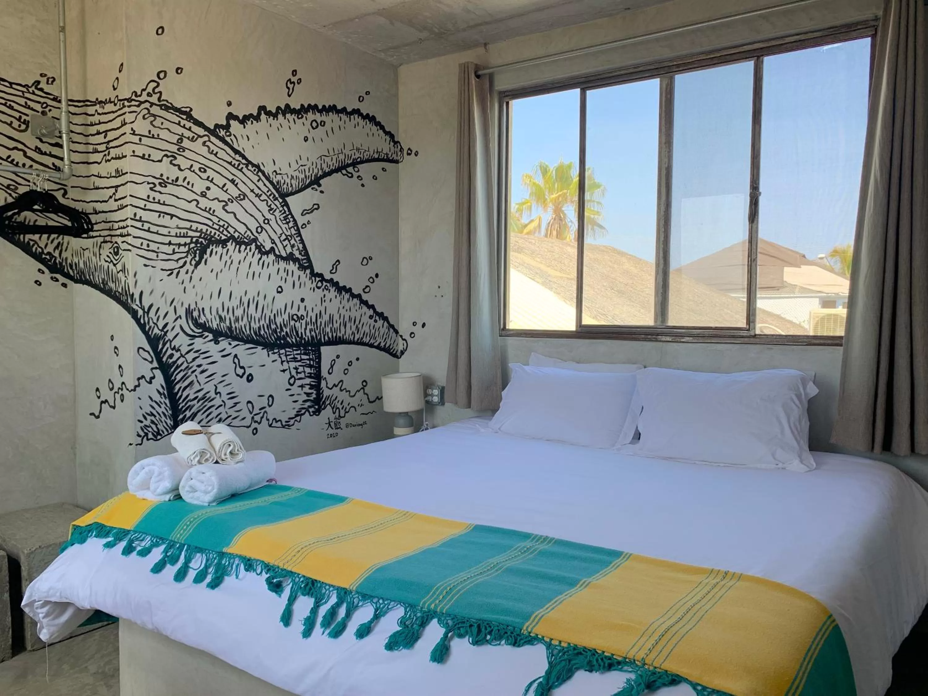 Photo of the whole room, Bed in Perro Surfero Hotel