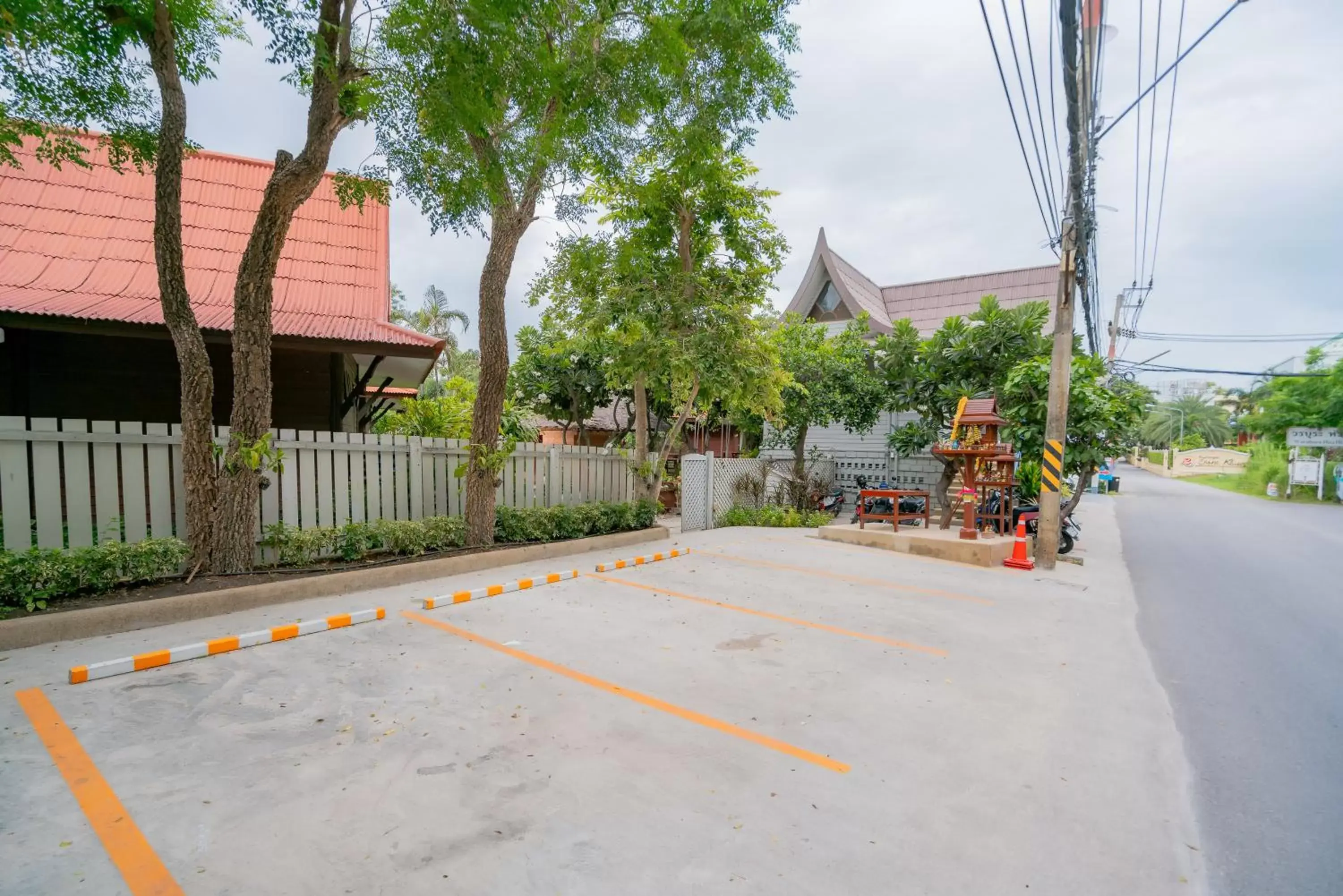 Parking in Baan Duangkaew Resort