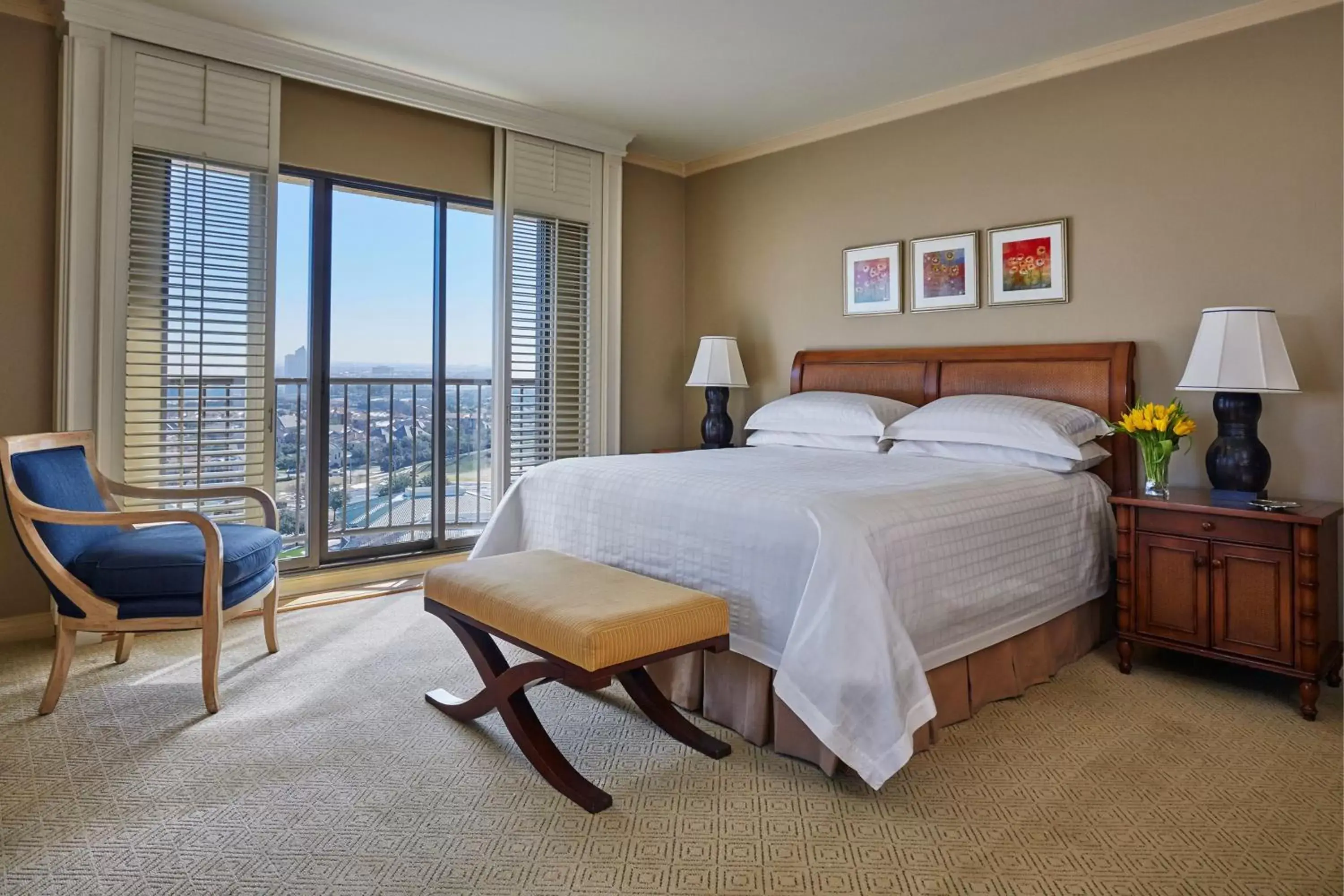 Bedroom, Bed in The Las Colinas Resort, Dallas