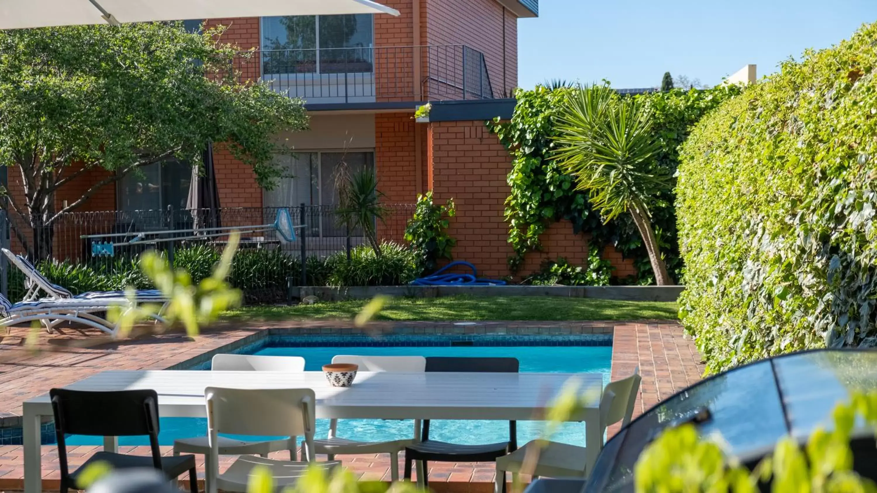 Swimming Pool in Parkview Motor Inn and Apartments