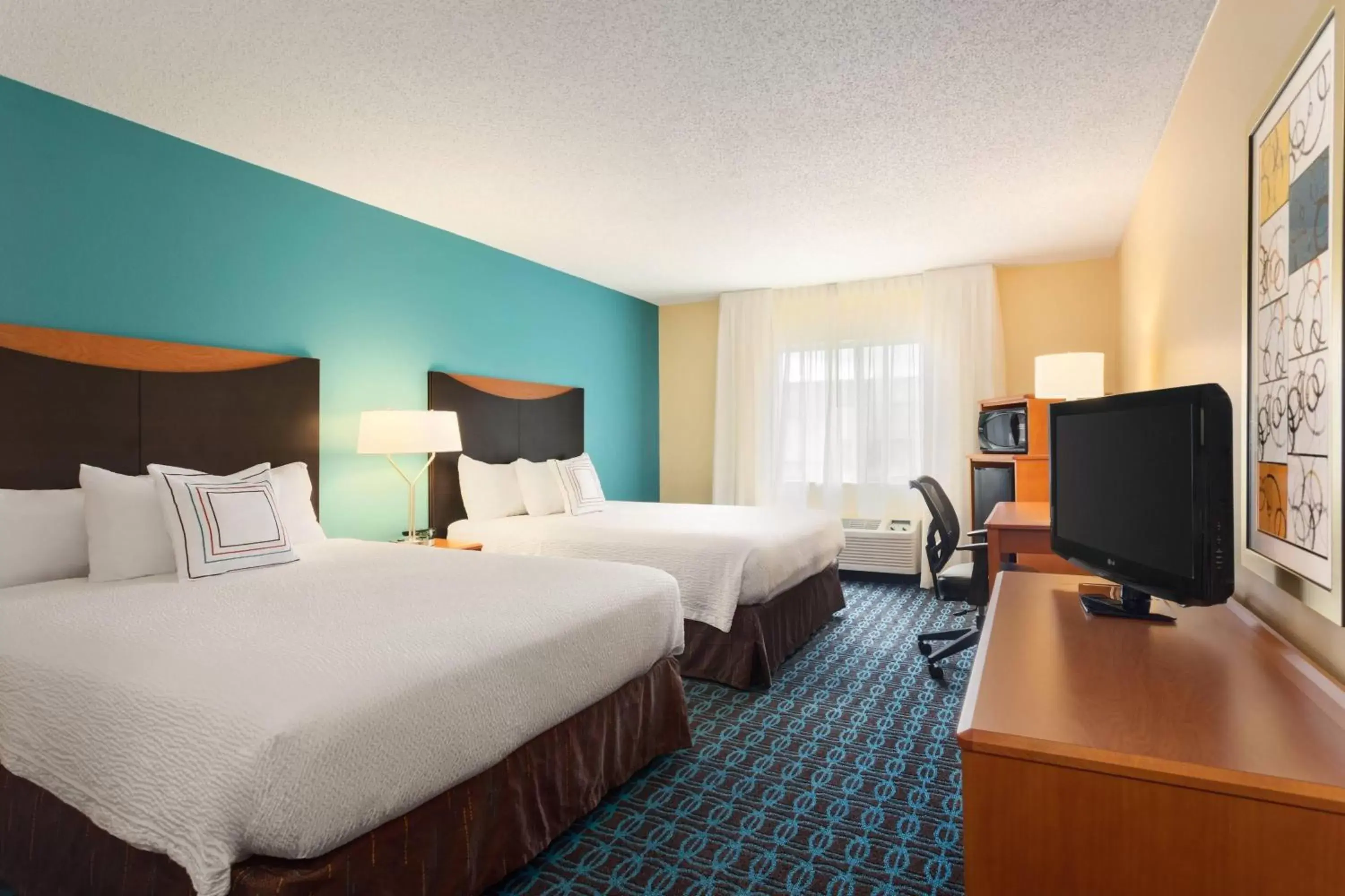 Photo of the whole room, Bed in Fairfield Inn & Suites by Marriott Norman