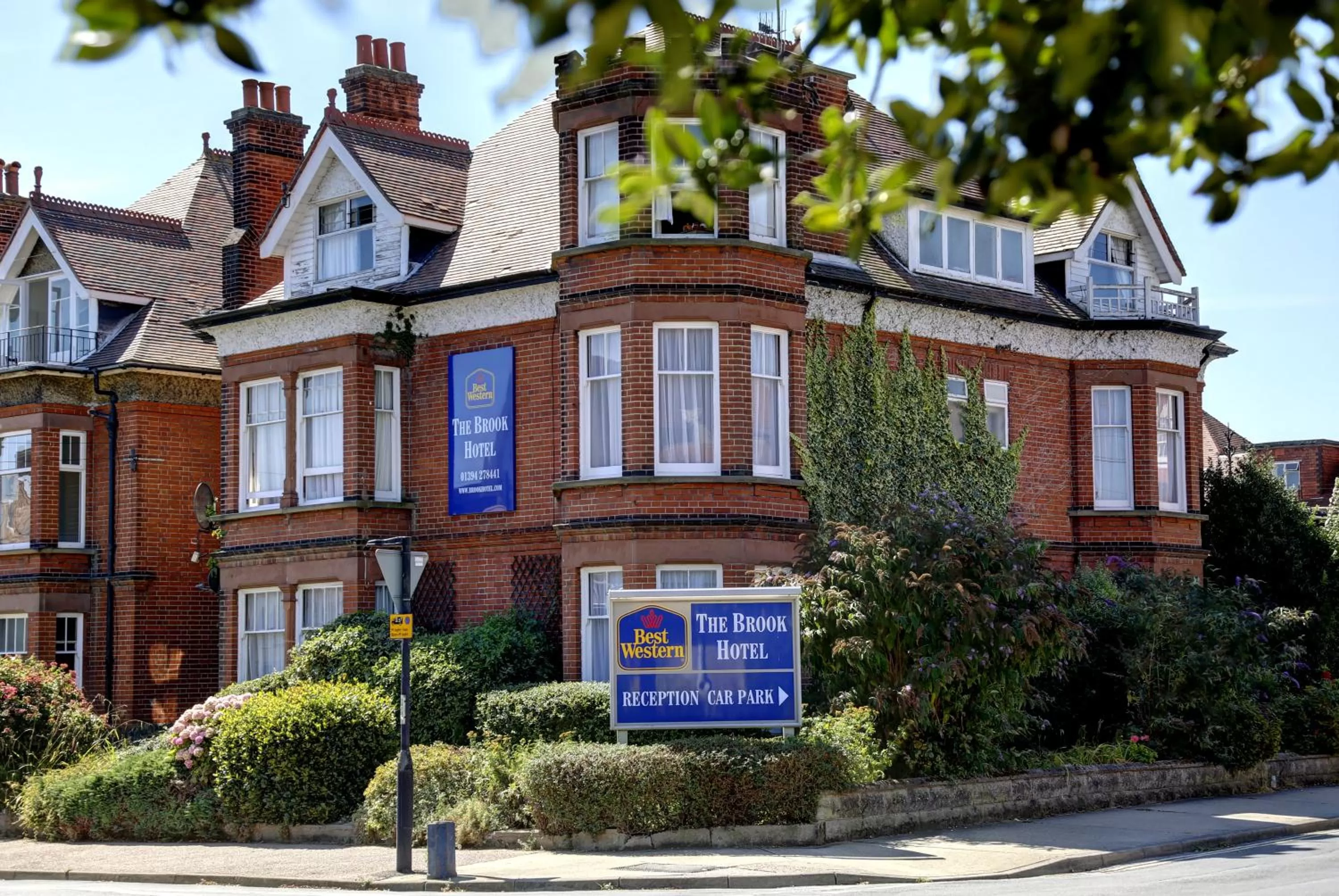 Facade/entrance, Property Building in Best Western Brook Hotel