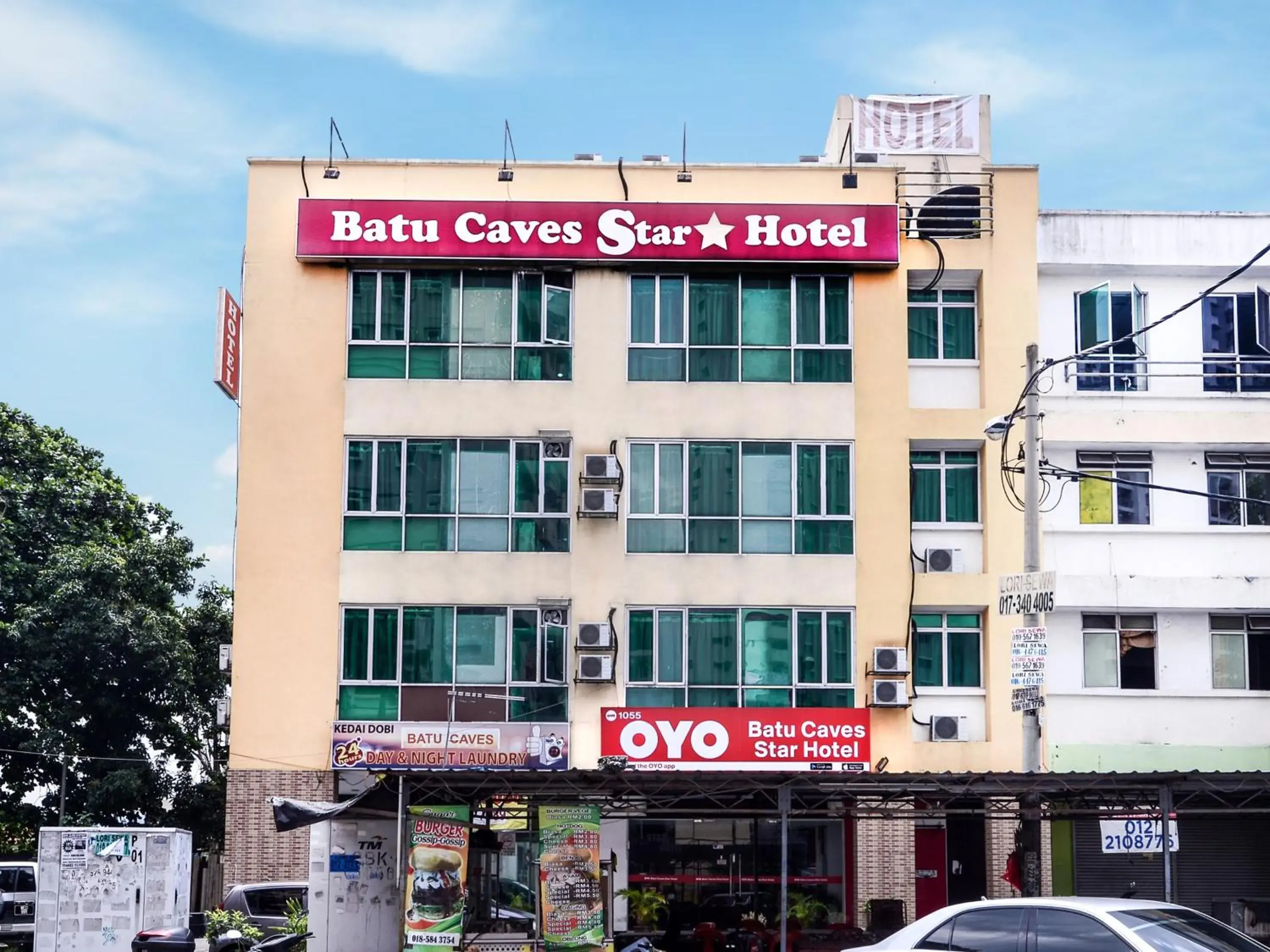 Facade/entrance, Property Building in OYO 1055 Batu Caves Star Hotel
