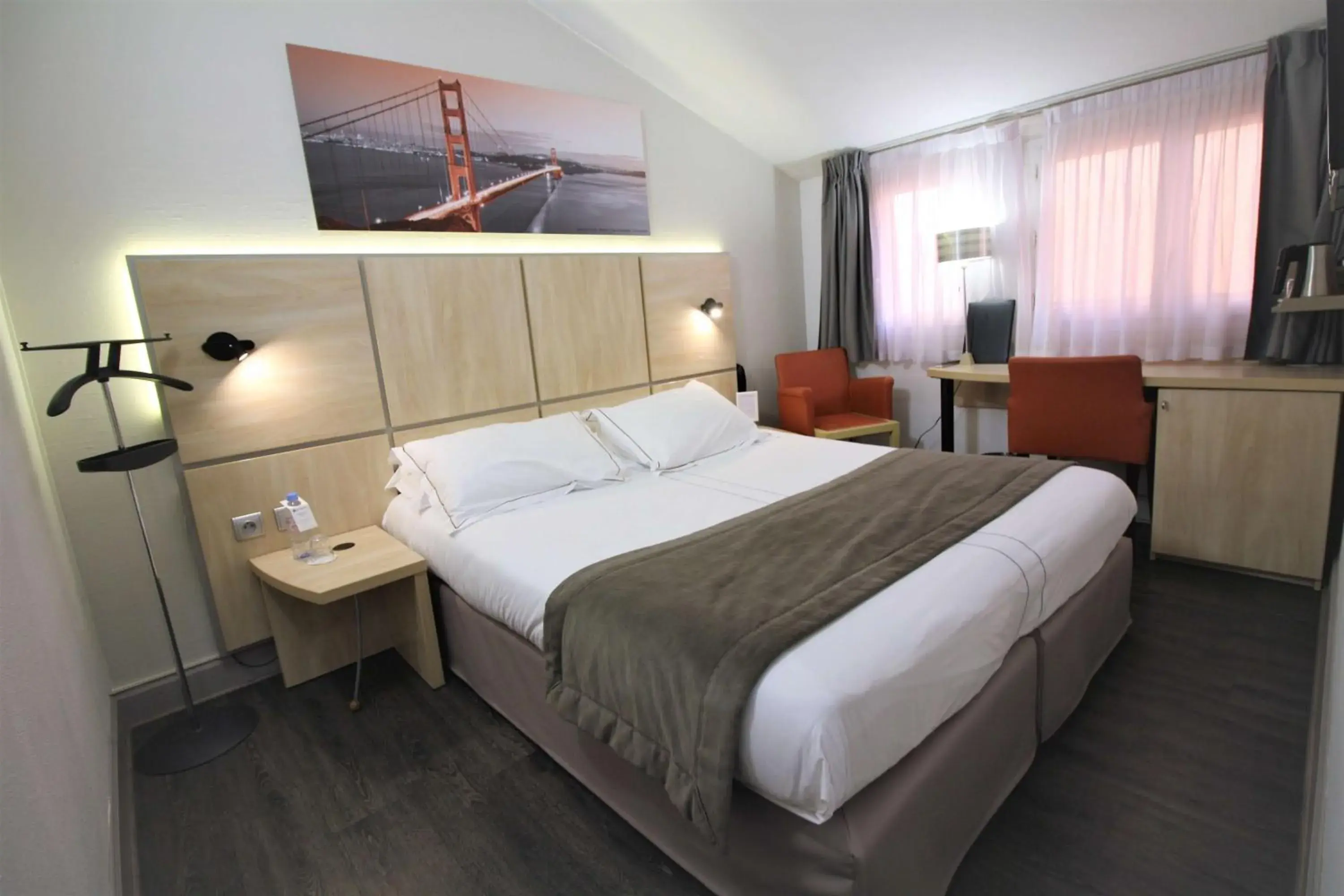 Photo of the whole room, Bed in Best Western Lyon Saint-Antoine