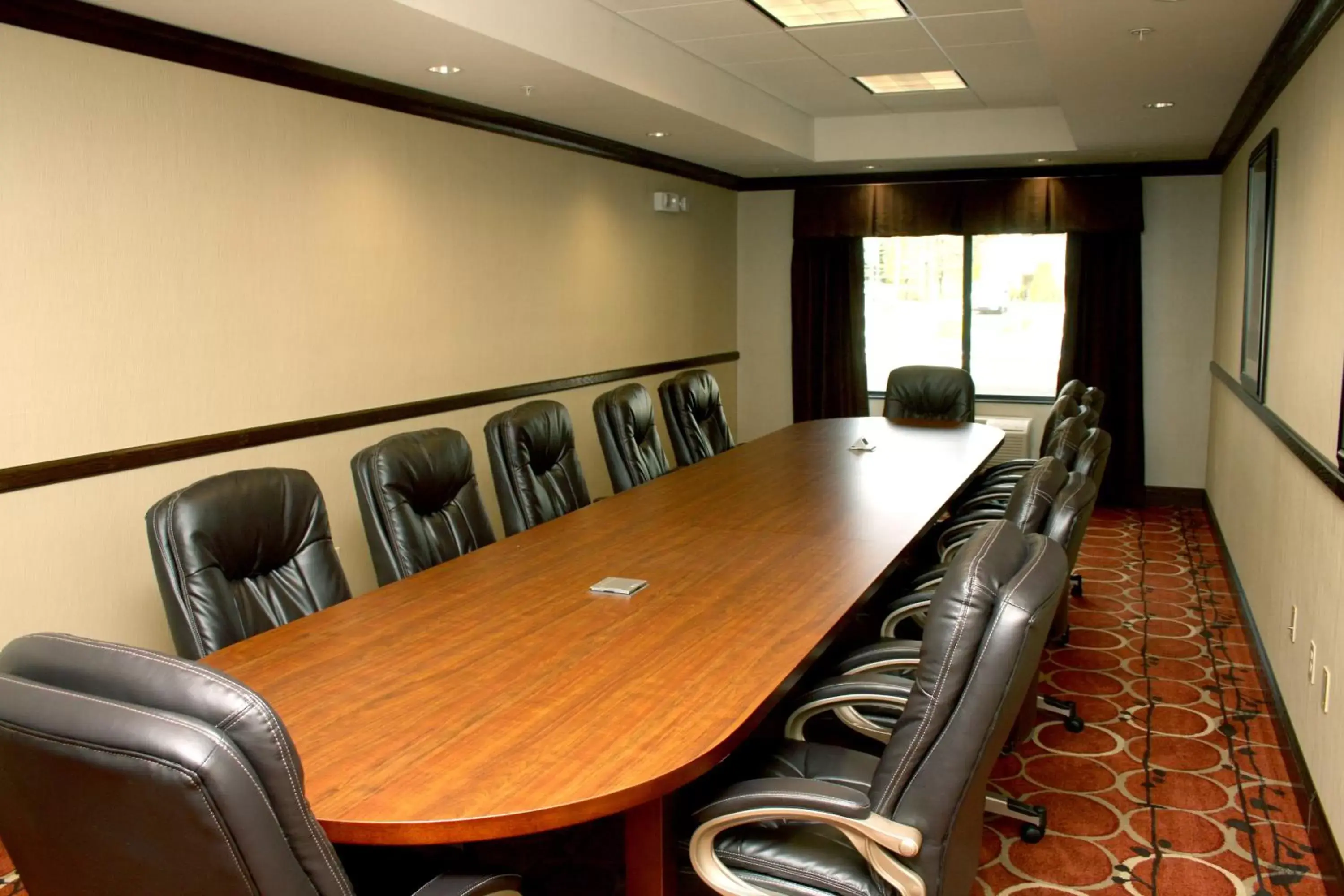Meeting/conference room in Holiday Inn Express & Suites Cumberland - La Vale, an IHG Hotel