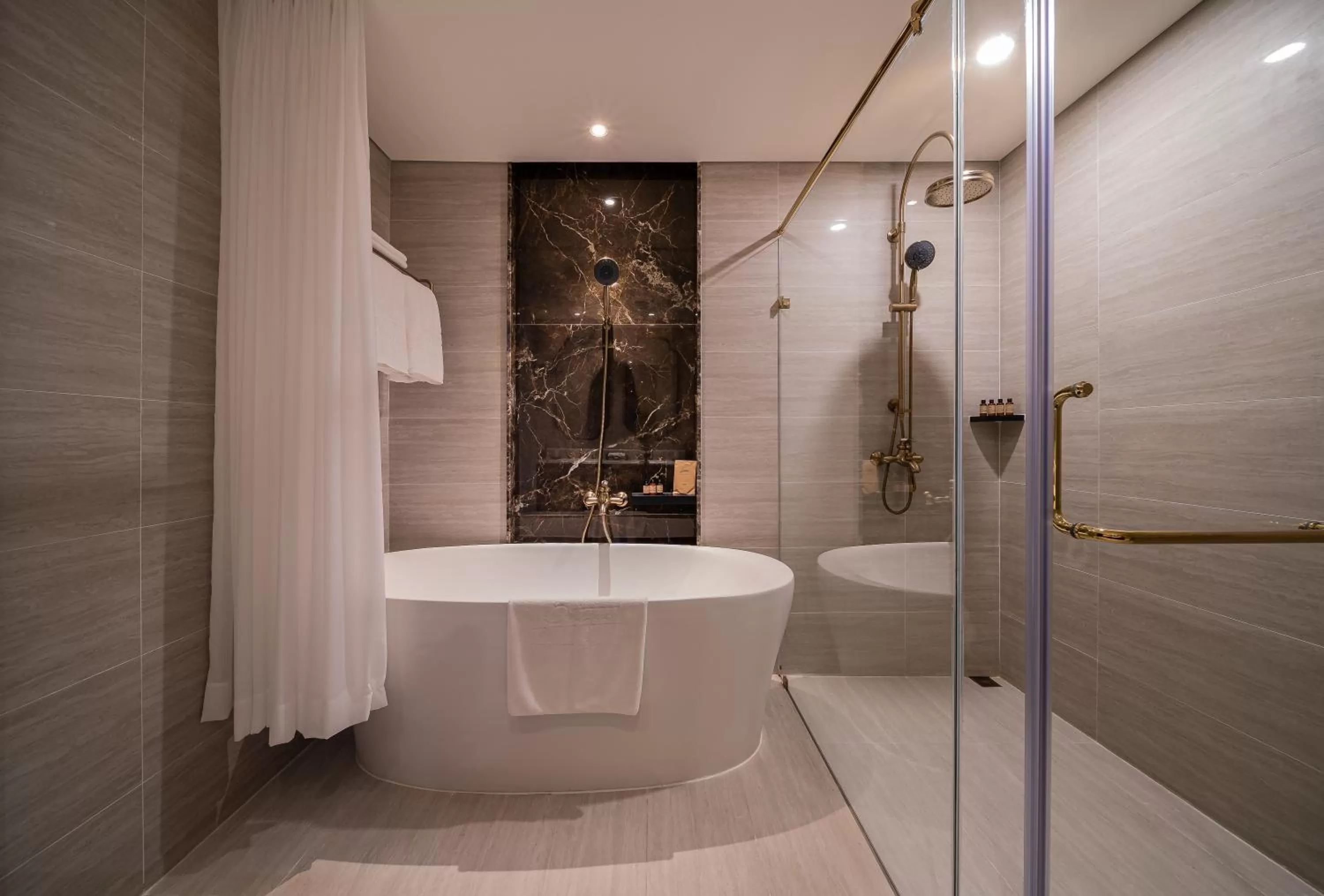 Shower in Potique Hotel