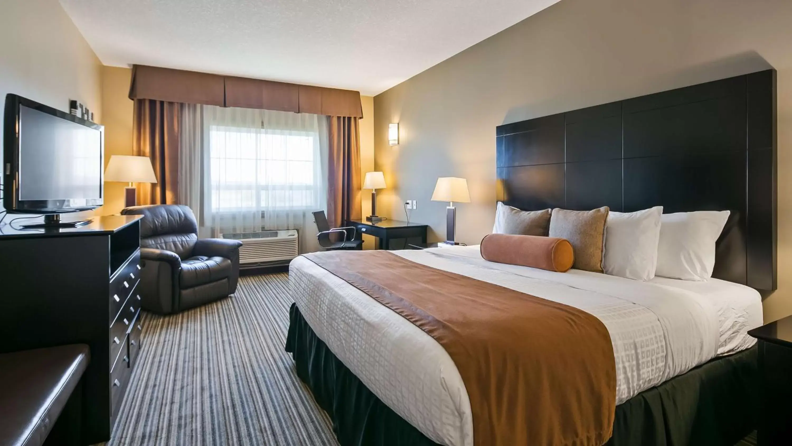 Photo of the whole room in Best Western Plus Peace River Hotel & Suites