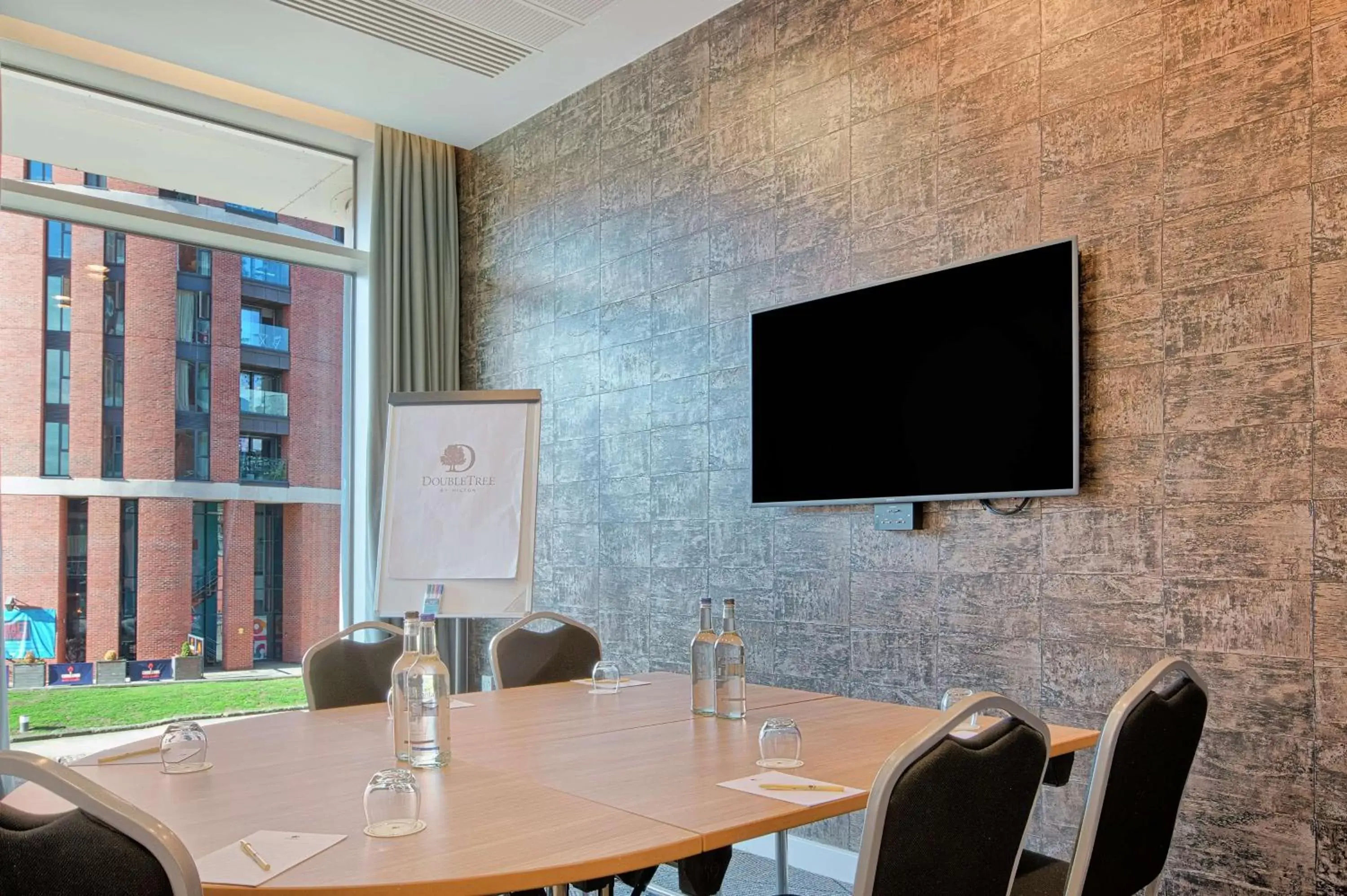 Meeting/conference room, TV/Entertainment Center in DoubleTree by Hilton Leeds
