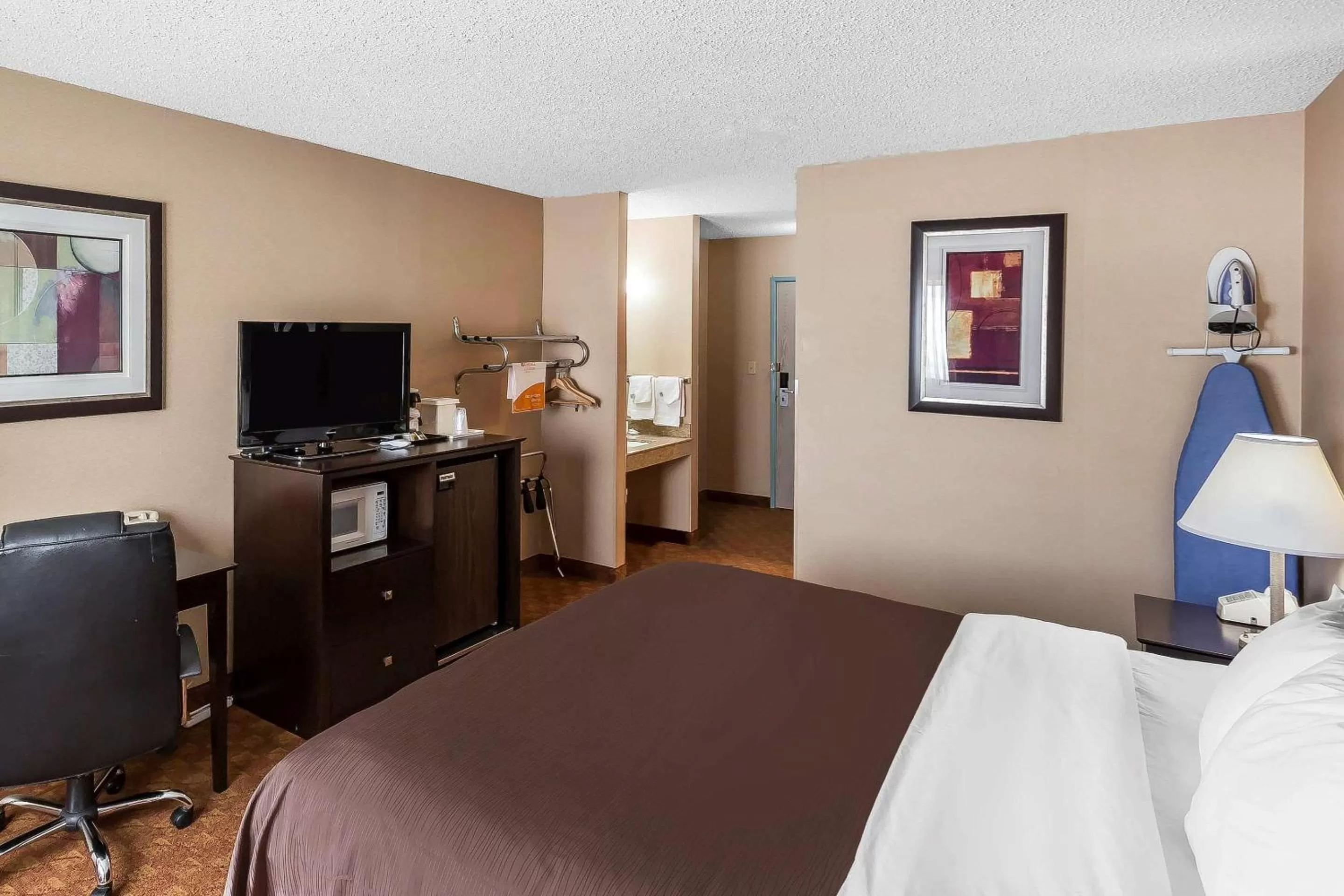 Photo of the whole room, Bed in Quality Inn Dumas