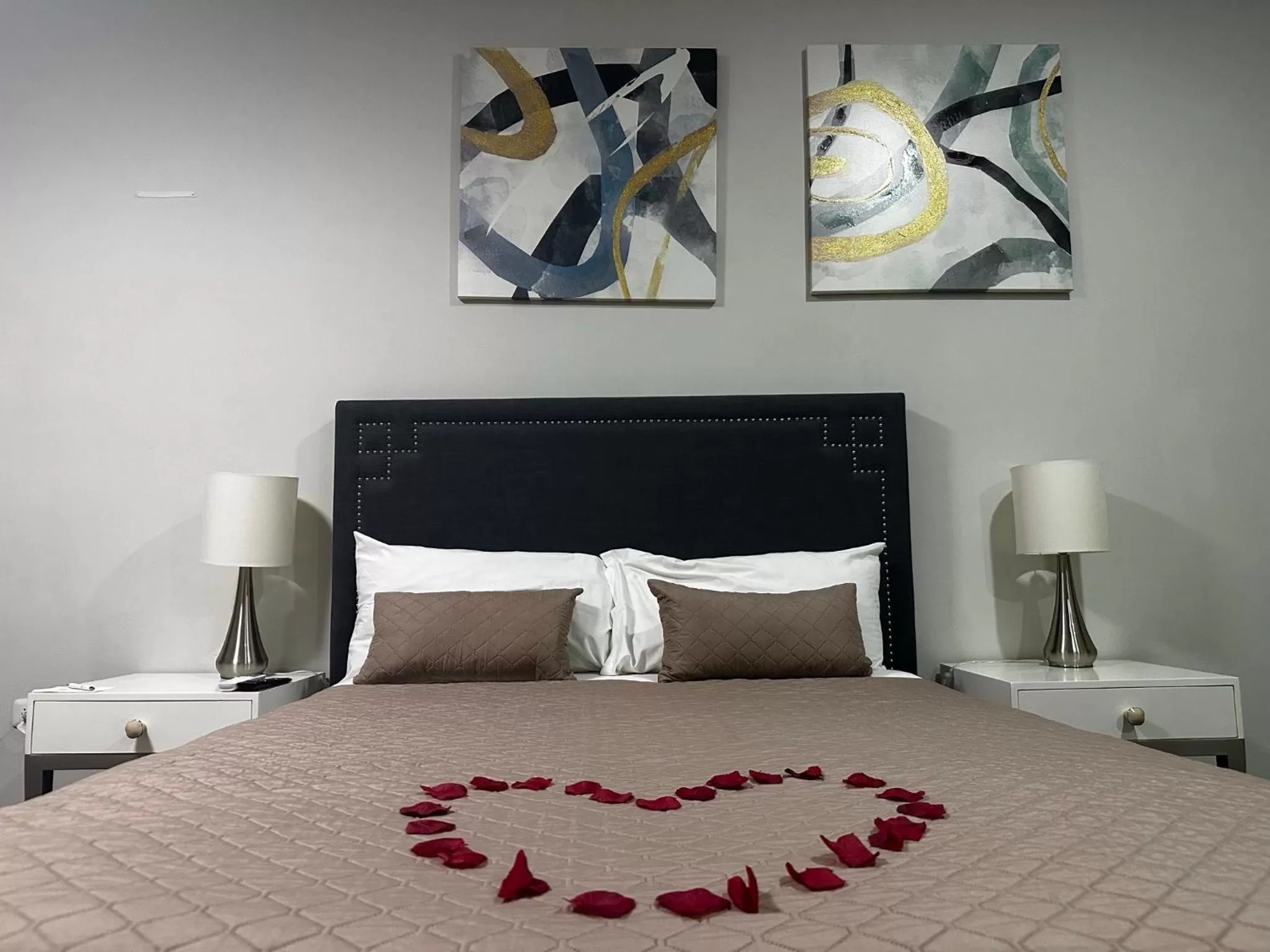 Bed in Hotel Monarca