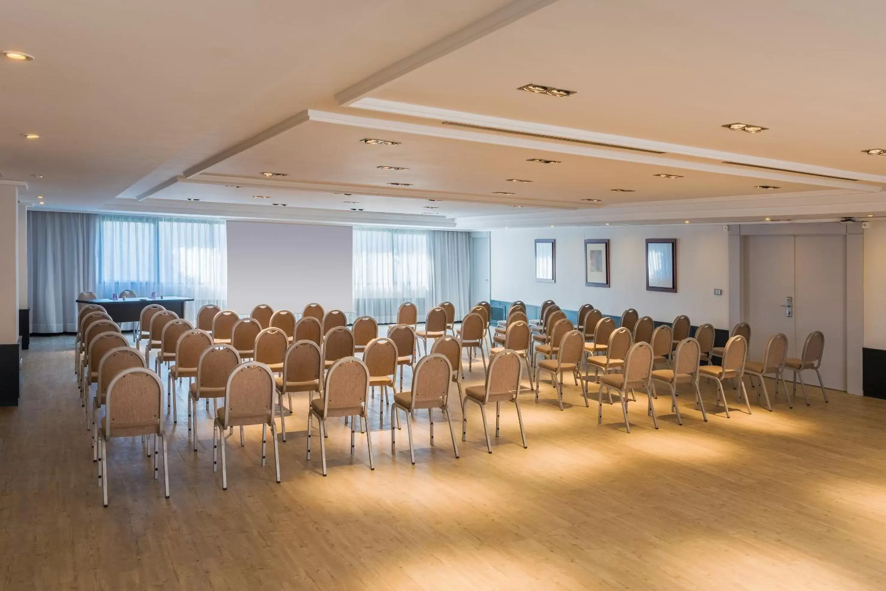 Business facilities in Hotel Madrid Alameda Aeropuerto, Affiliated by Meliá