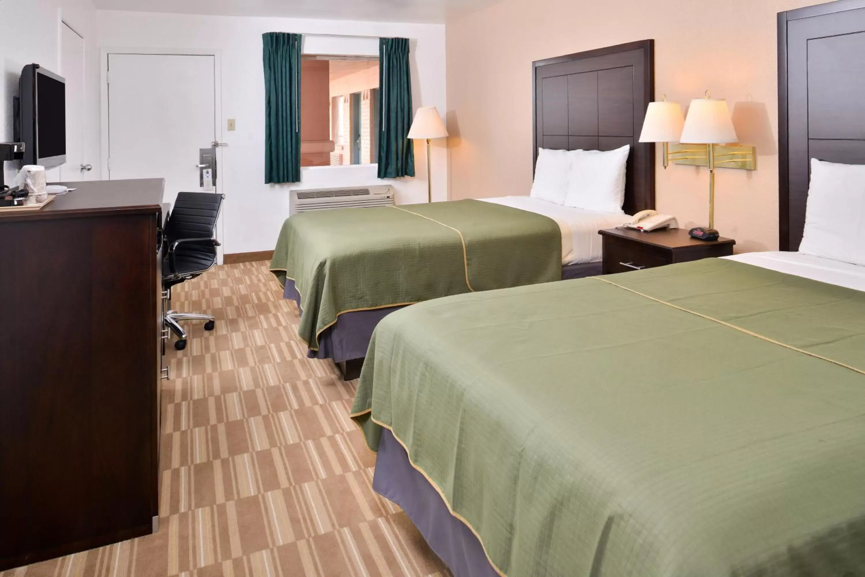 Bedroom, Bed in Americas Best Value Inn Clute