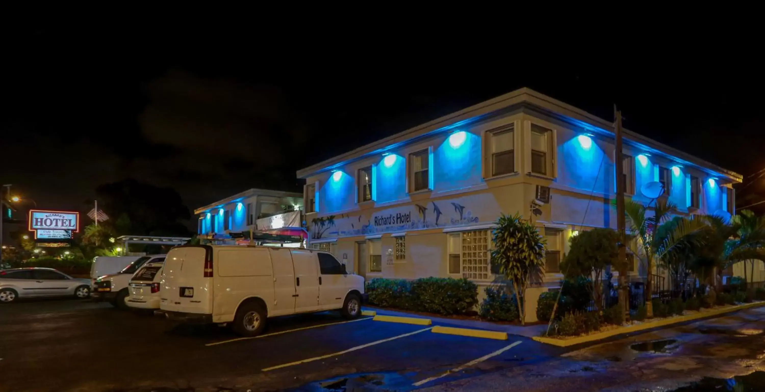 Night, Property Building in Richard's Hotel