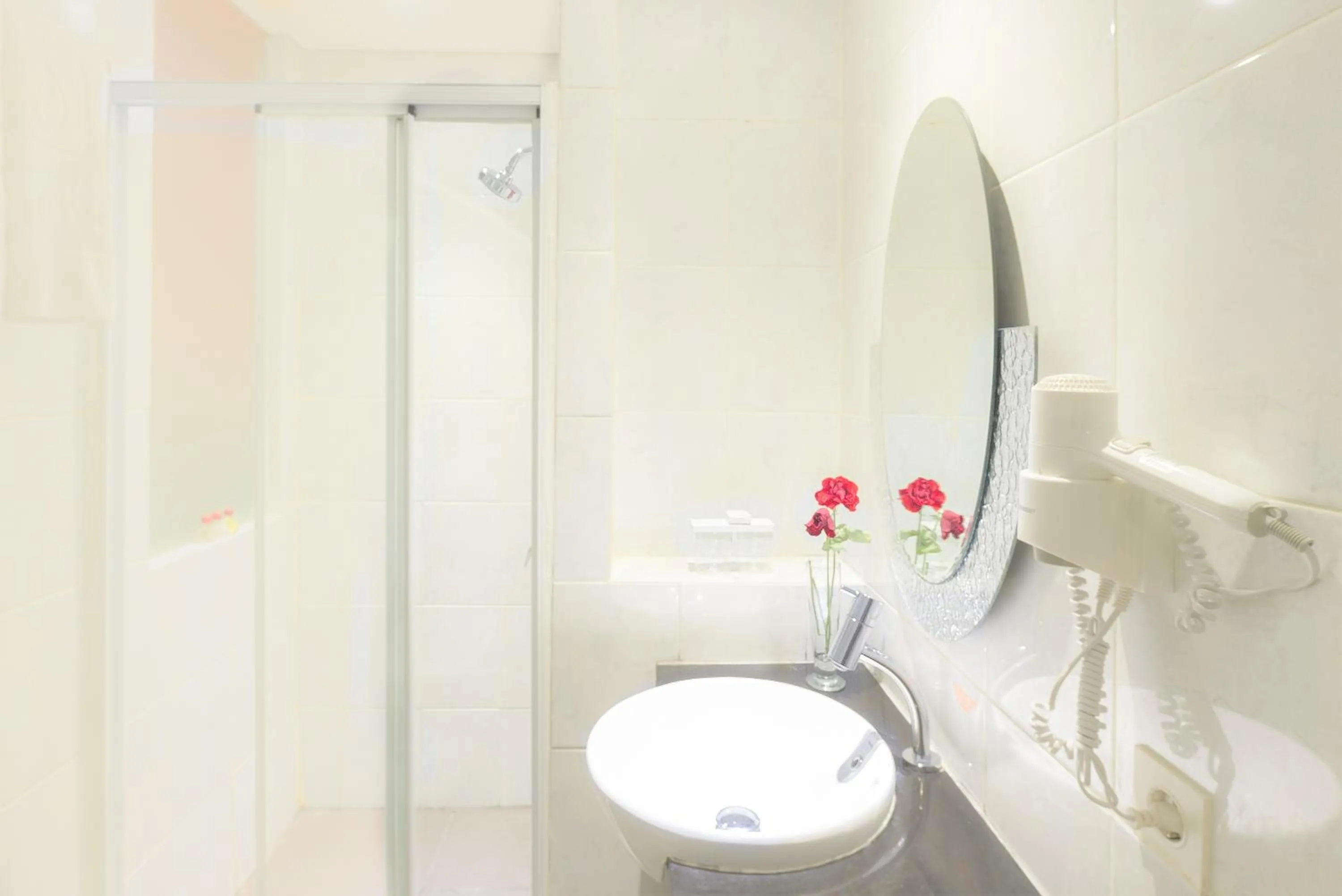 Bathroom in J Hotel - Bandara Soekarno Hatta