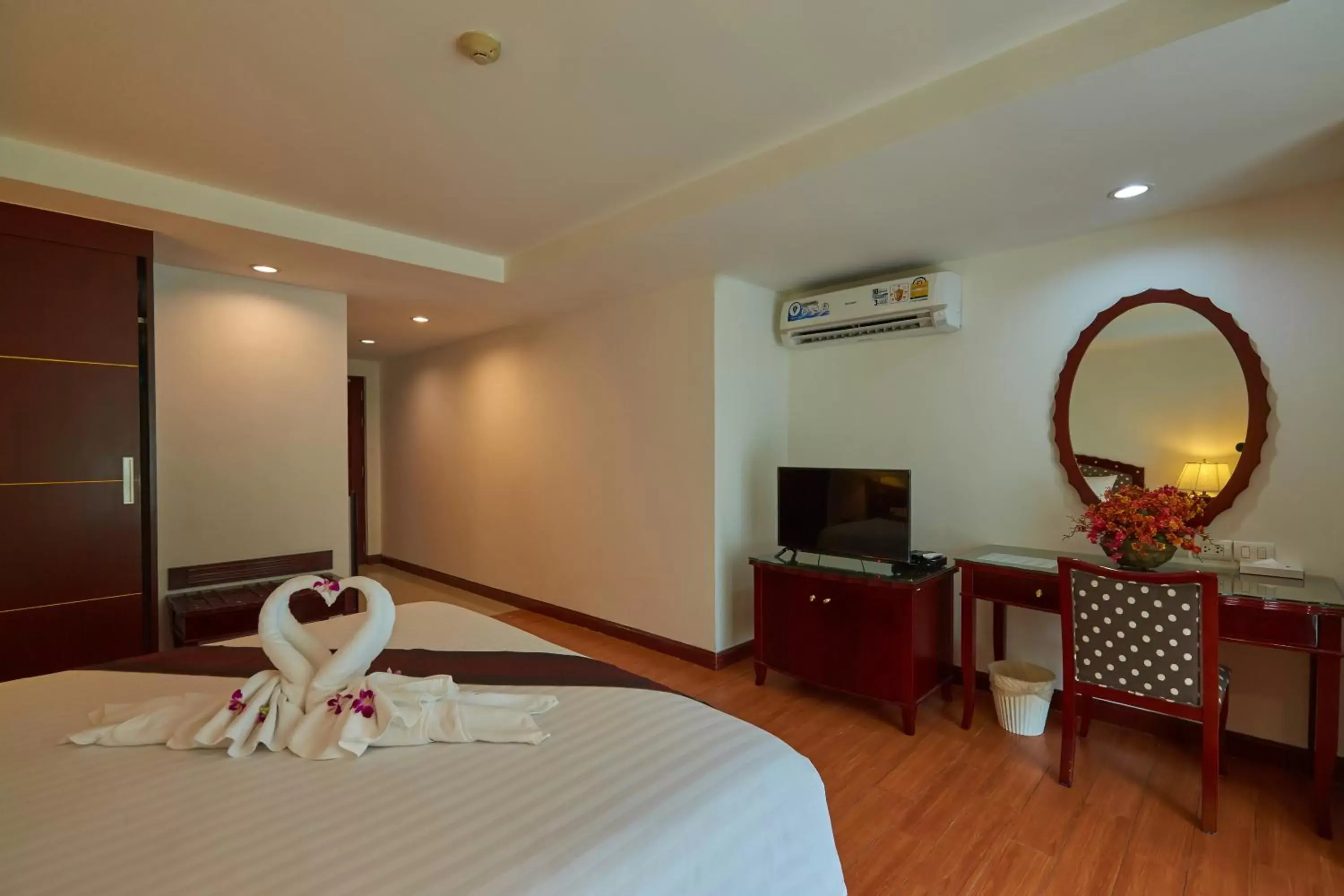 Photo of the whole room, TV/Entertainment Center in Nana Hiso Hotel