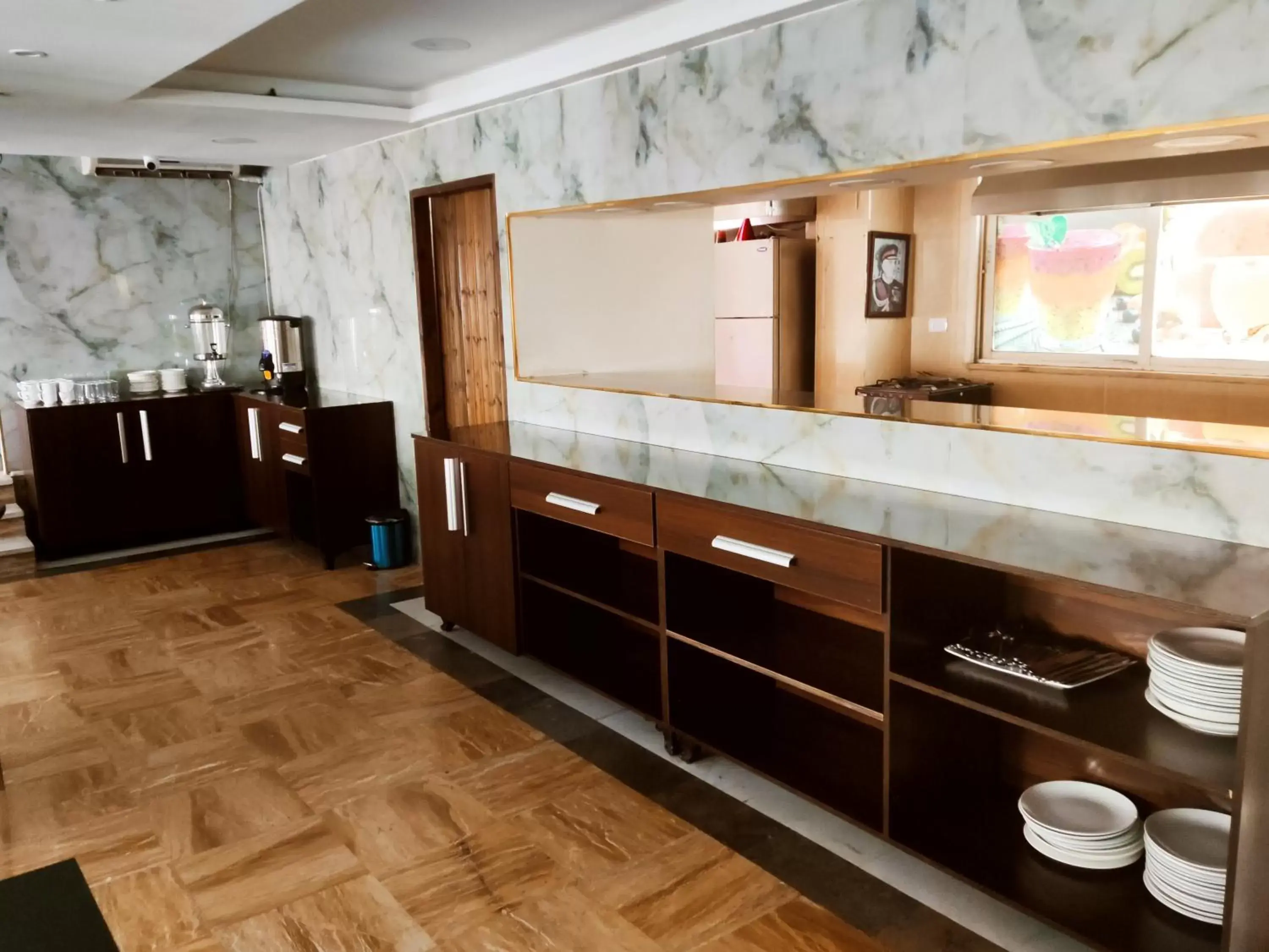 Restaurant/places to eat in Golden Plaza Hotel Restaurant/places to eat in Golden Plaza Hotel