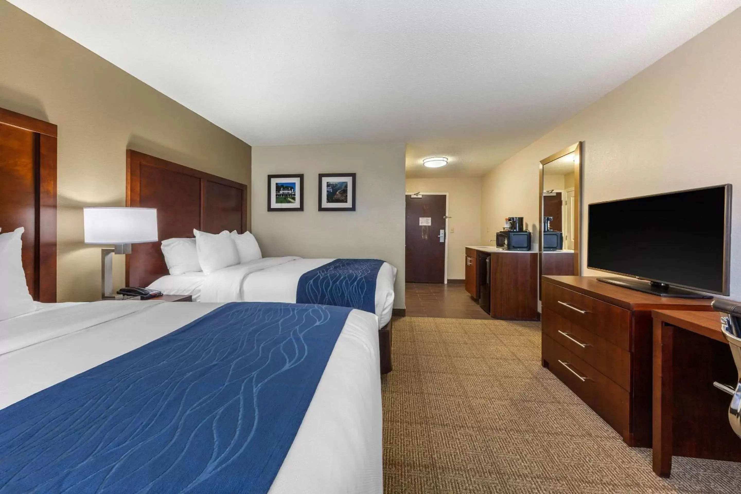 Photo of the whole room, Bed in Comfort Inn Danvers - Boston North Shore