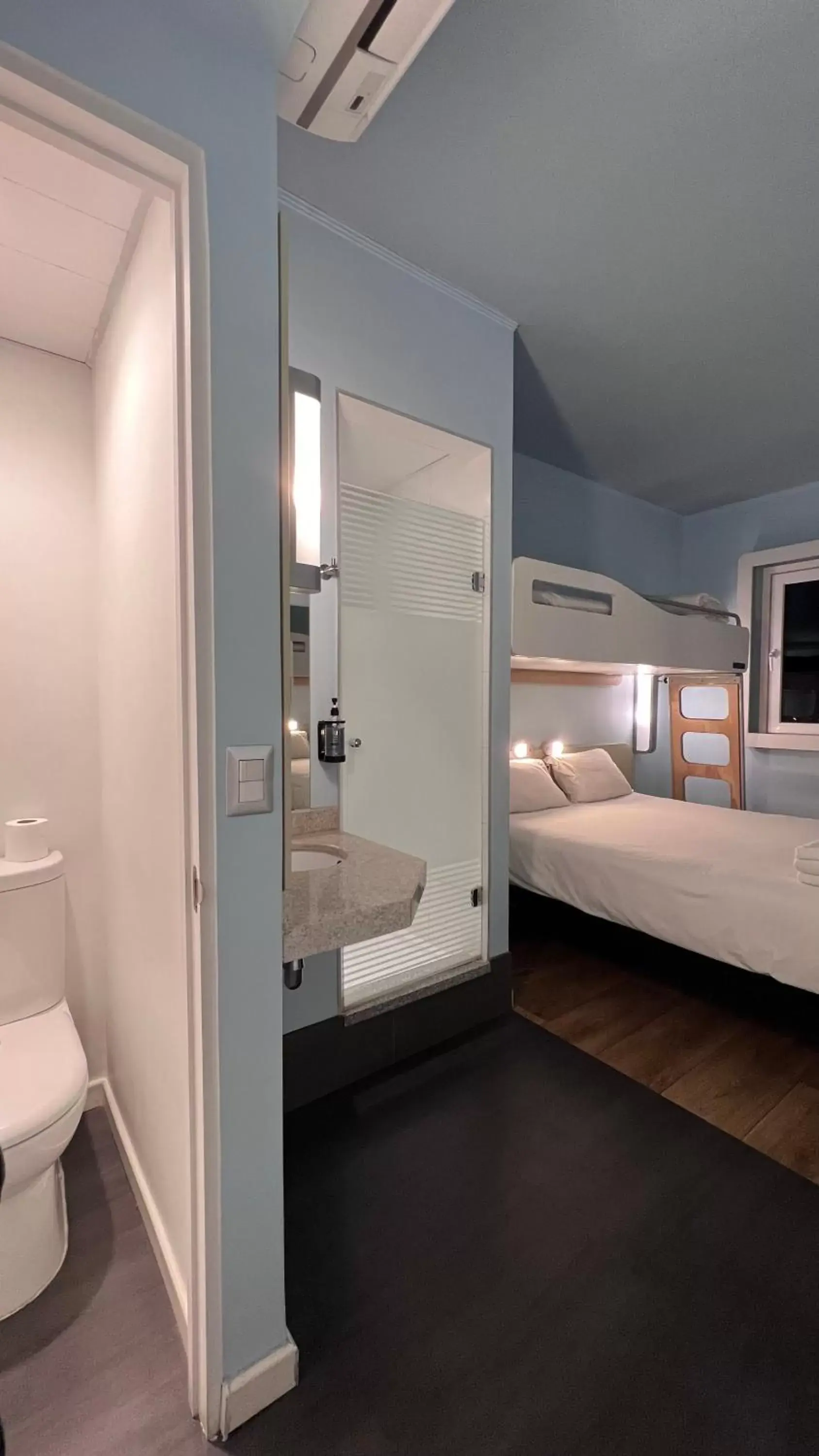 Toilet, Bed in ibis budget Copiapo Toilet, Bed in ibis budget Copiapo