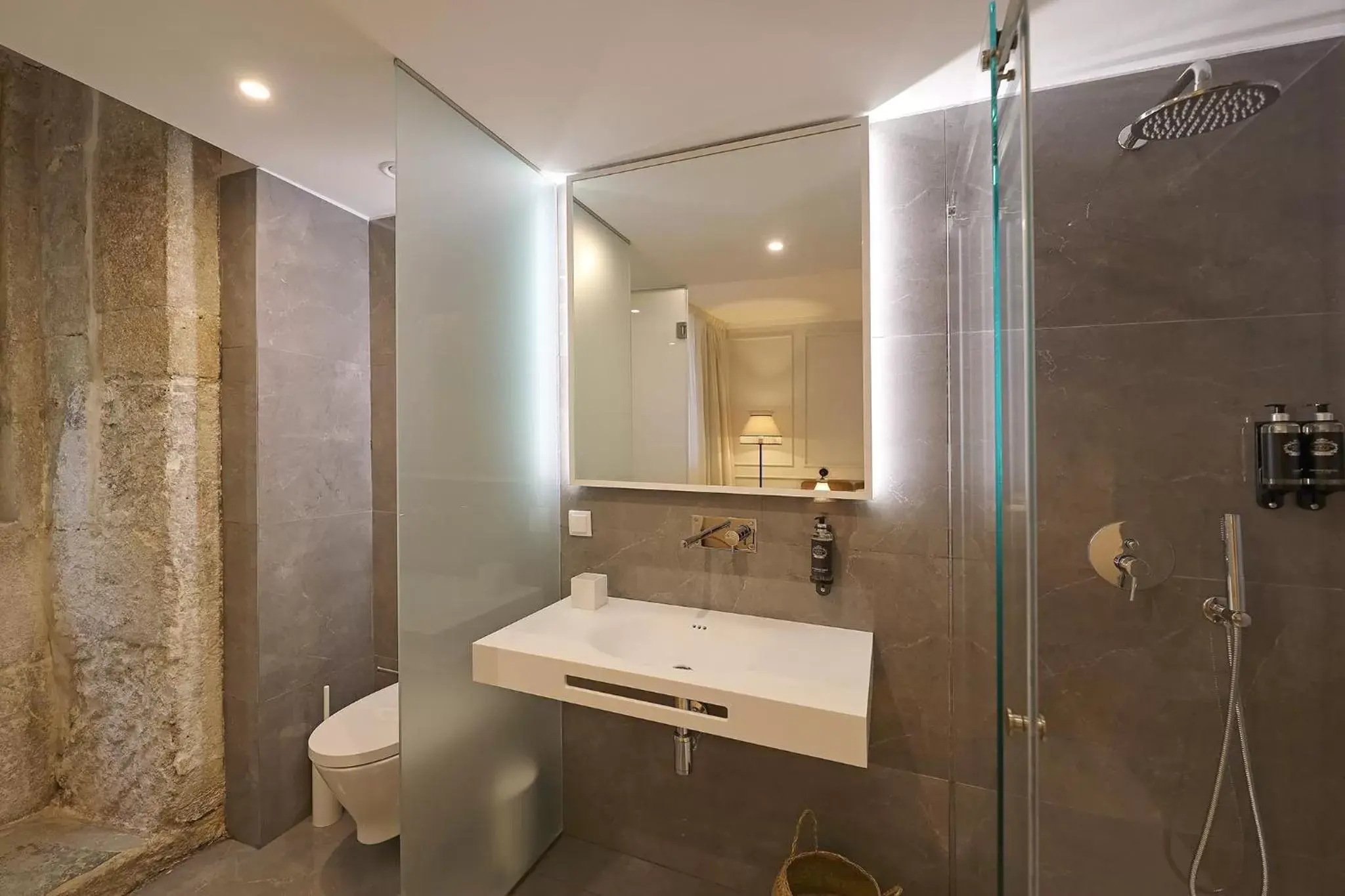 Bathroom in Memoria Porto FLH Hotels