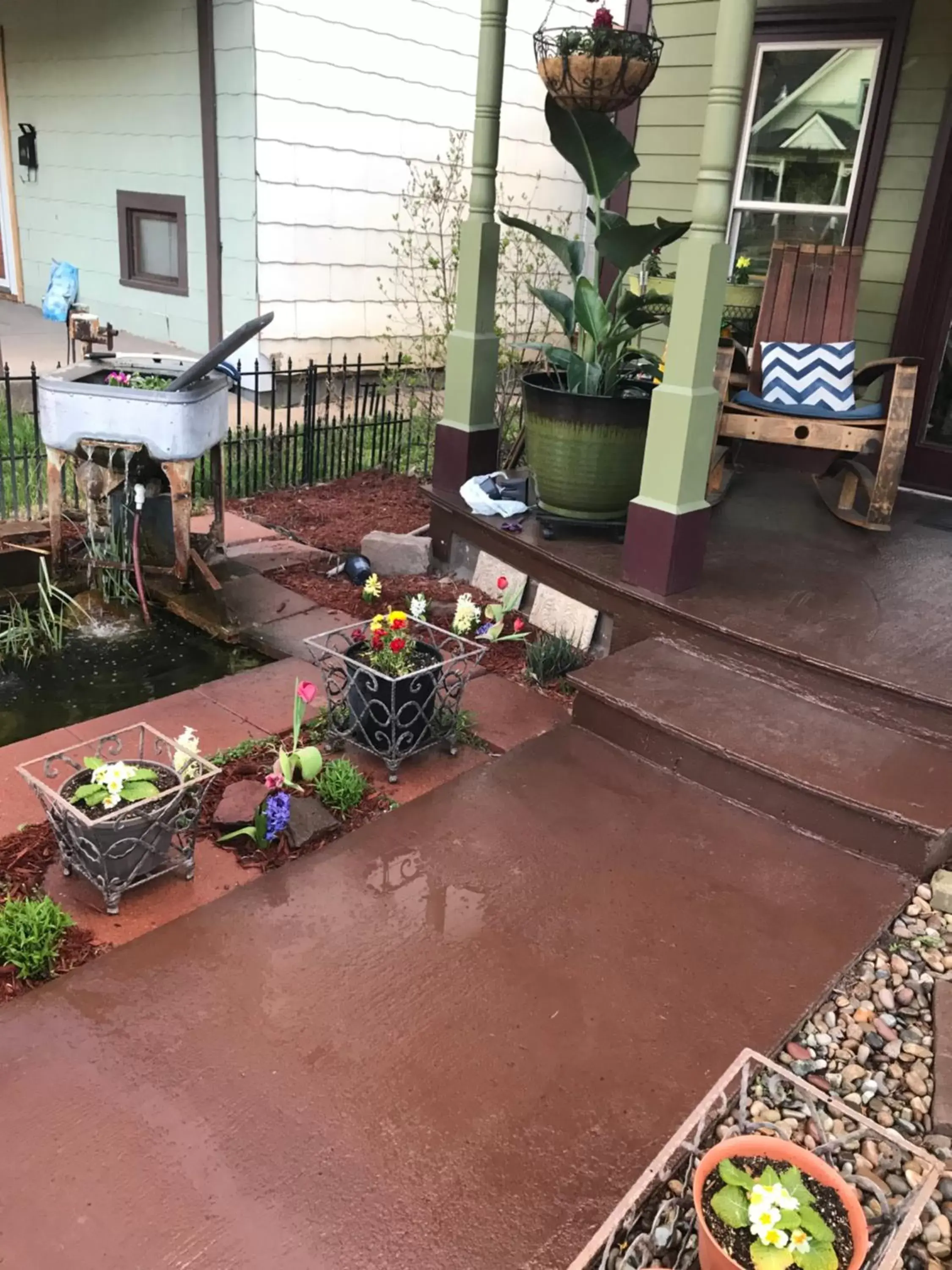 Spring in Downtown B&B with Jacuzzi