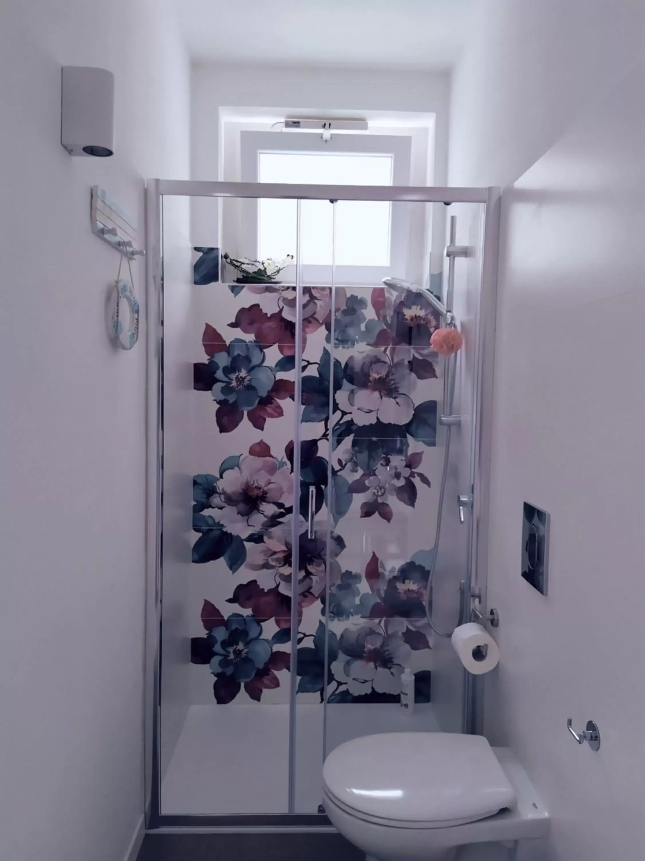 Shower, Bathroom in B&B Peonia