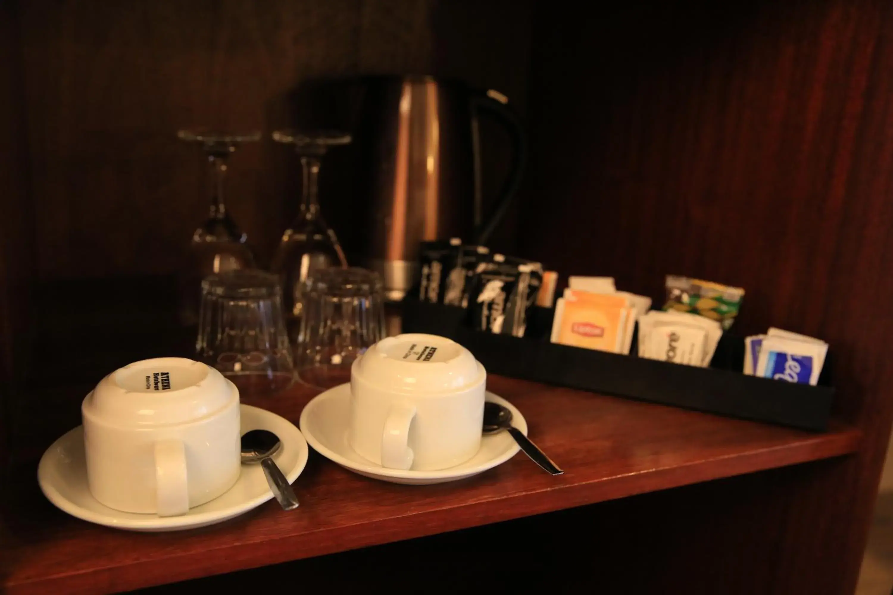 Coffee/tea facilities in Twin Towers Inn