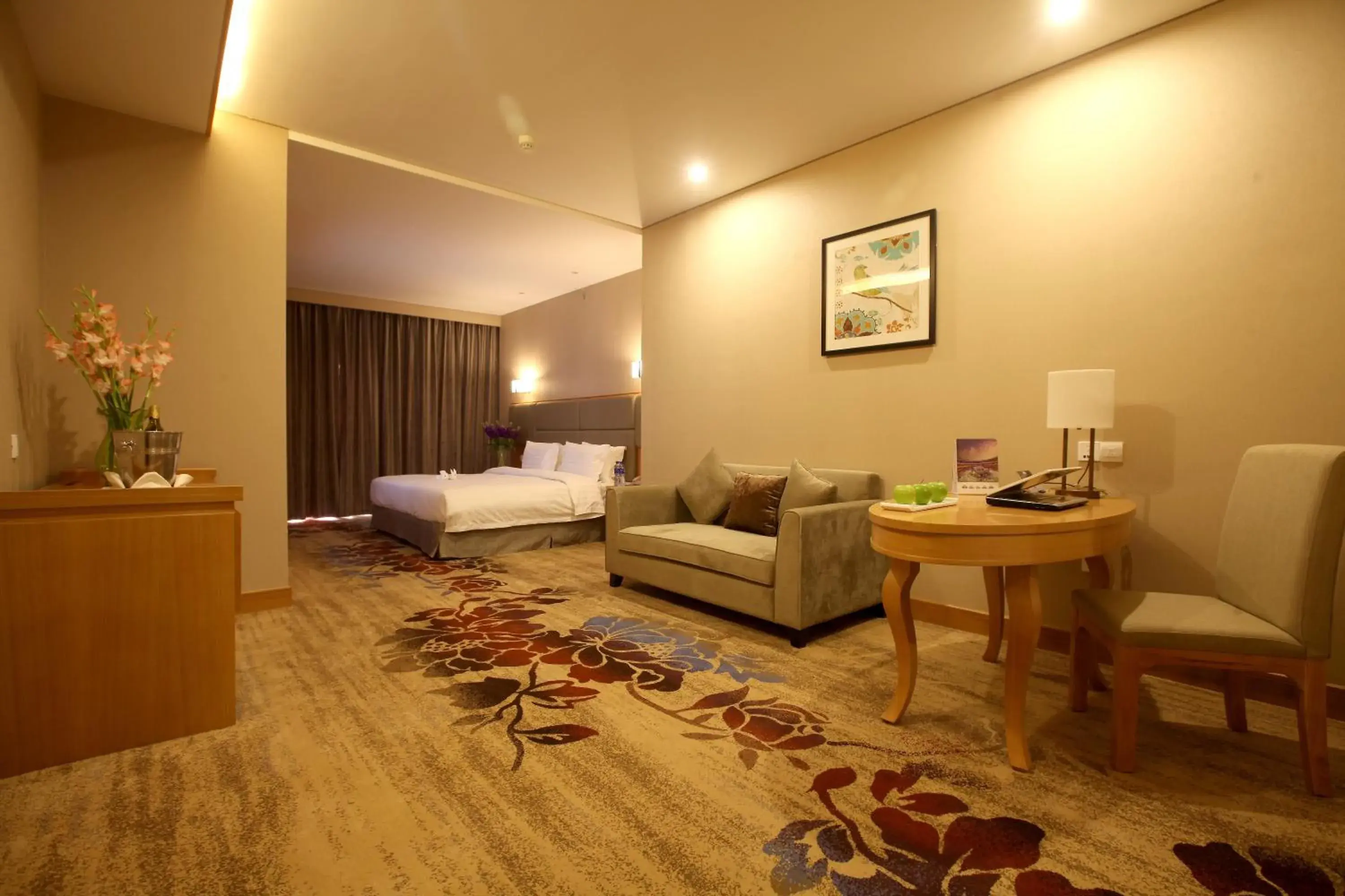 Bedroom in Ramada by Wyndham Beijing Airport