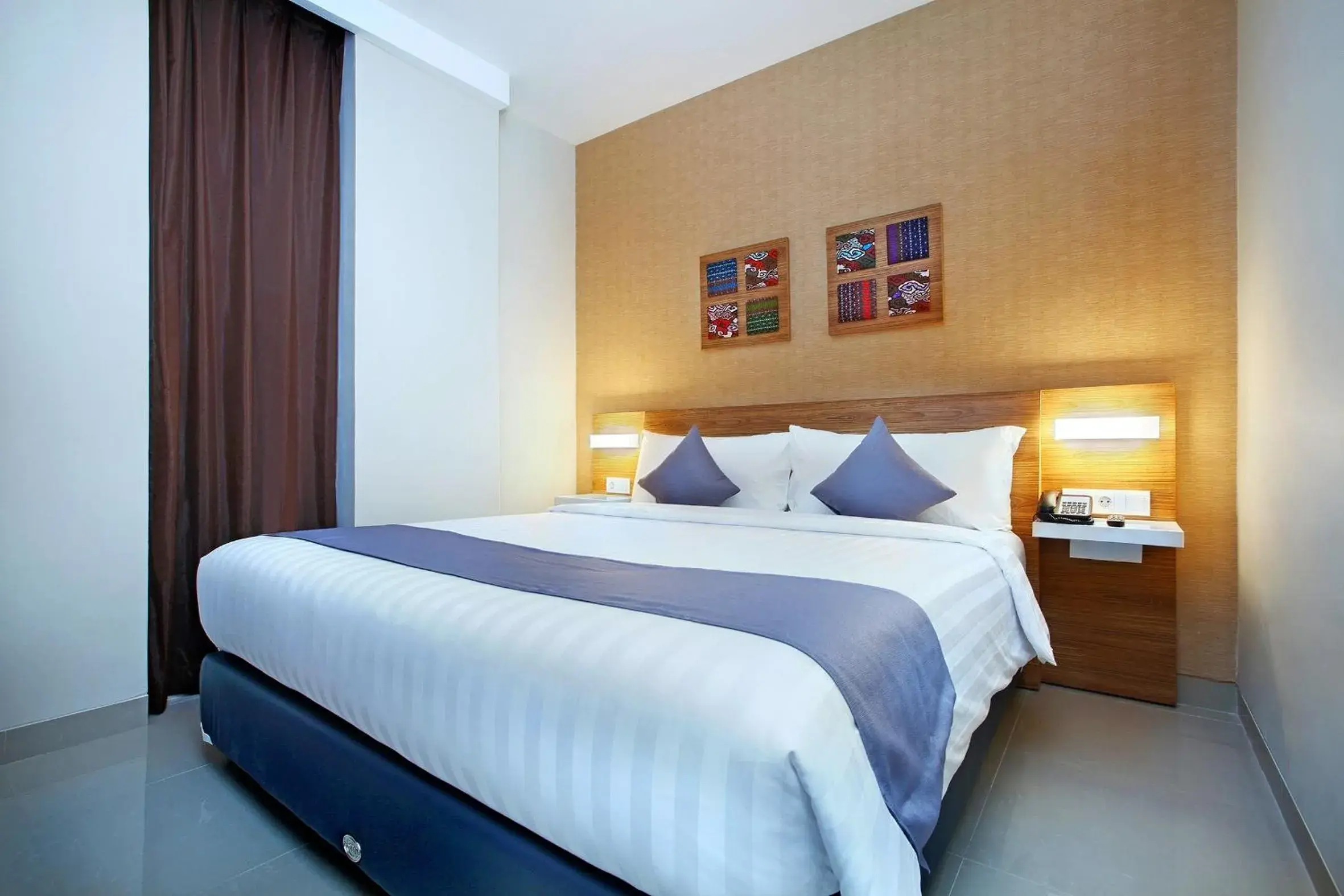 Bedroom, Bed in Neo Samadikun Cirebon Hotel