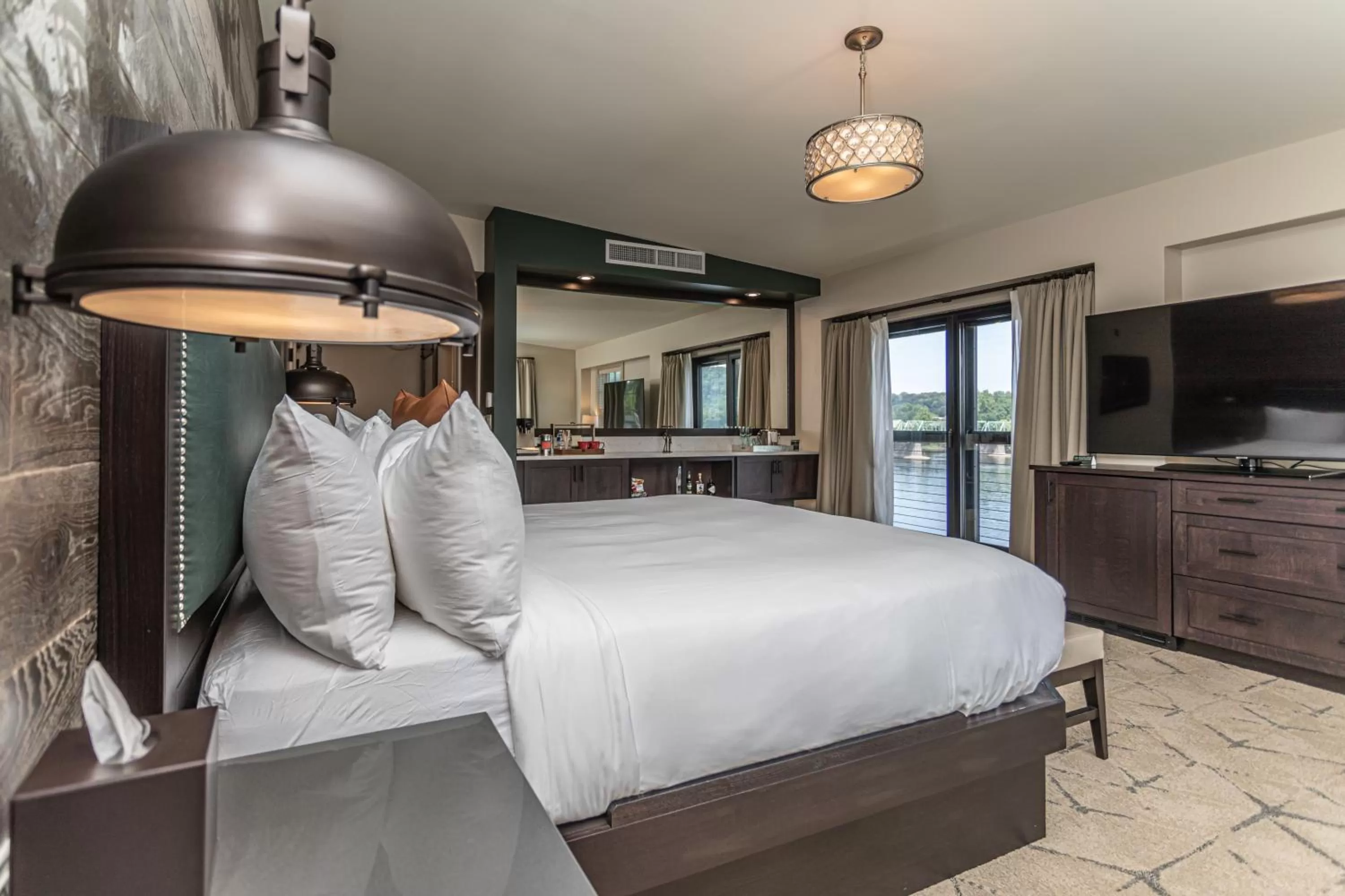 Photo of the whole room, Bed in Ghost Light Inn