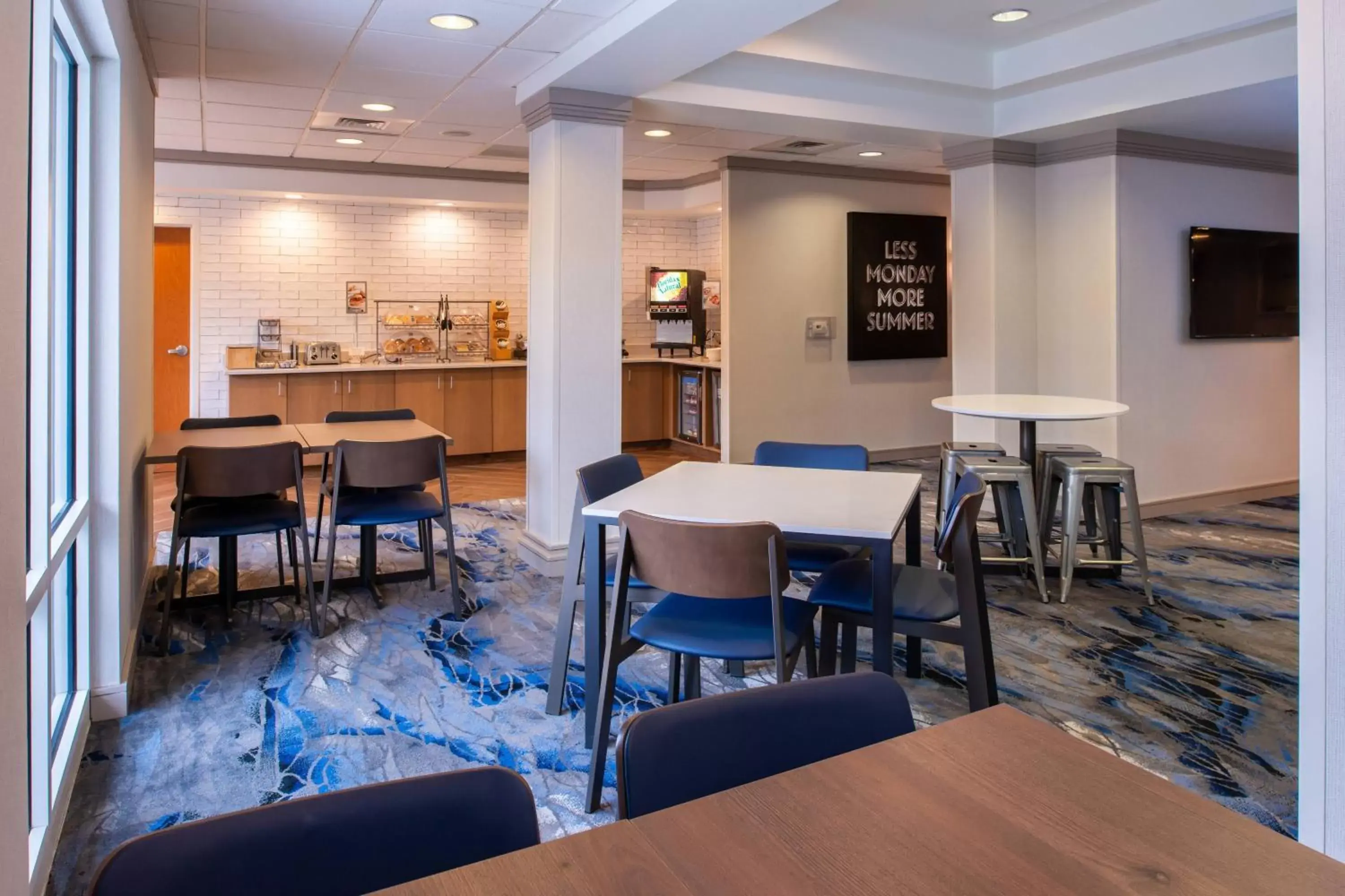 Breakfast, Restaurant/Places to Eat in Fairfield Inn & Suites High Point Archdale