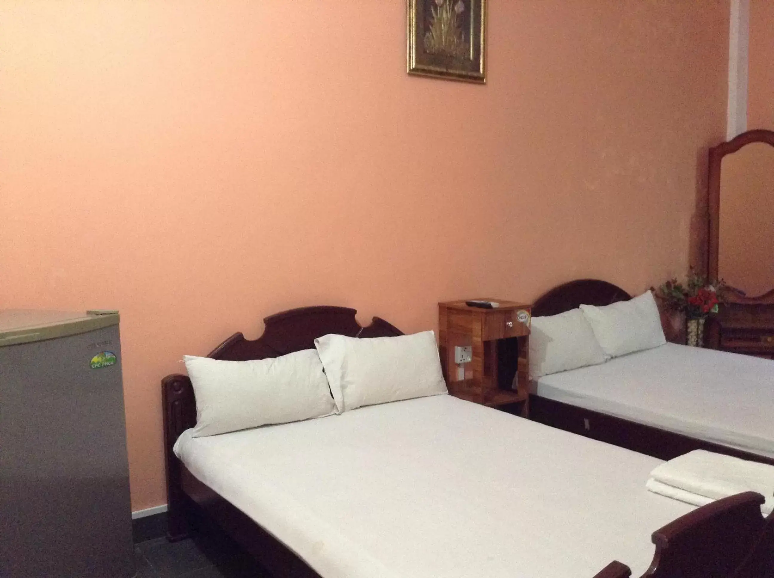 Standard Double Room with Two Double Beds - single occupancy in Sunshine Hotel Standard Double Room with Two Double Beds - single occupancy in Sunshine Hotel