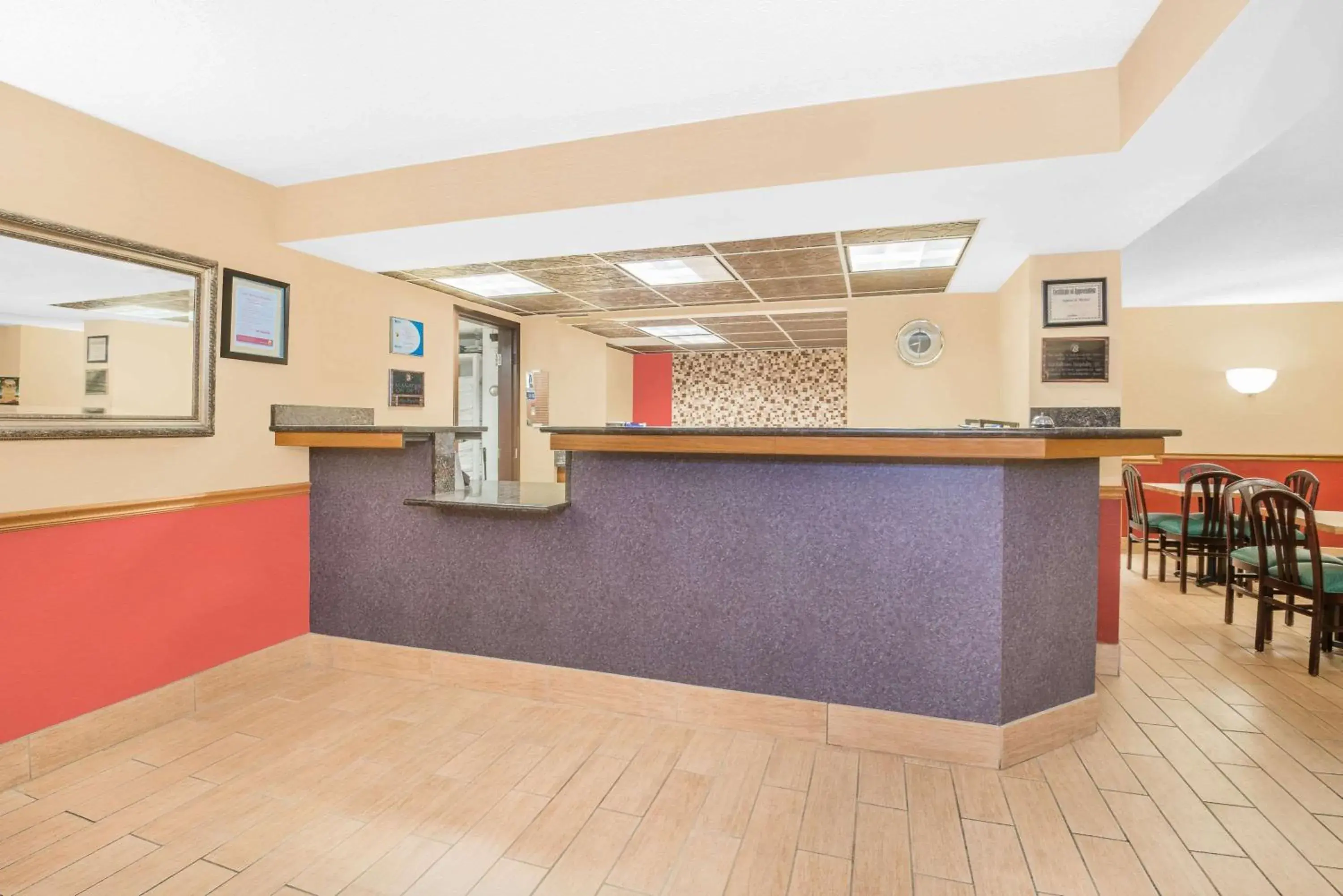 Lobby or reception in Super 8 by Wyndham Marshalltown Lobby or reception in Super 8 by Wyndham Marshalltown