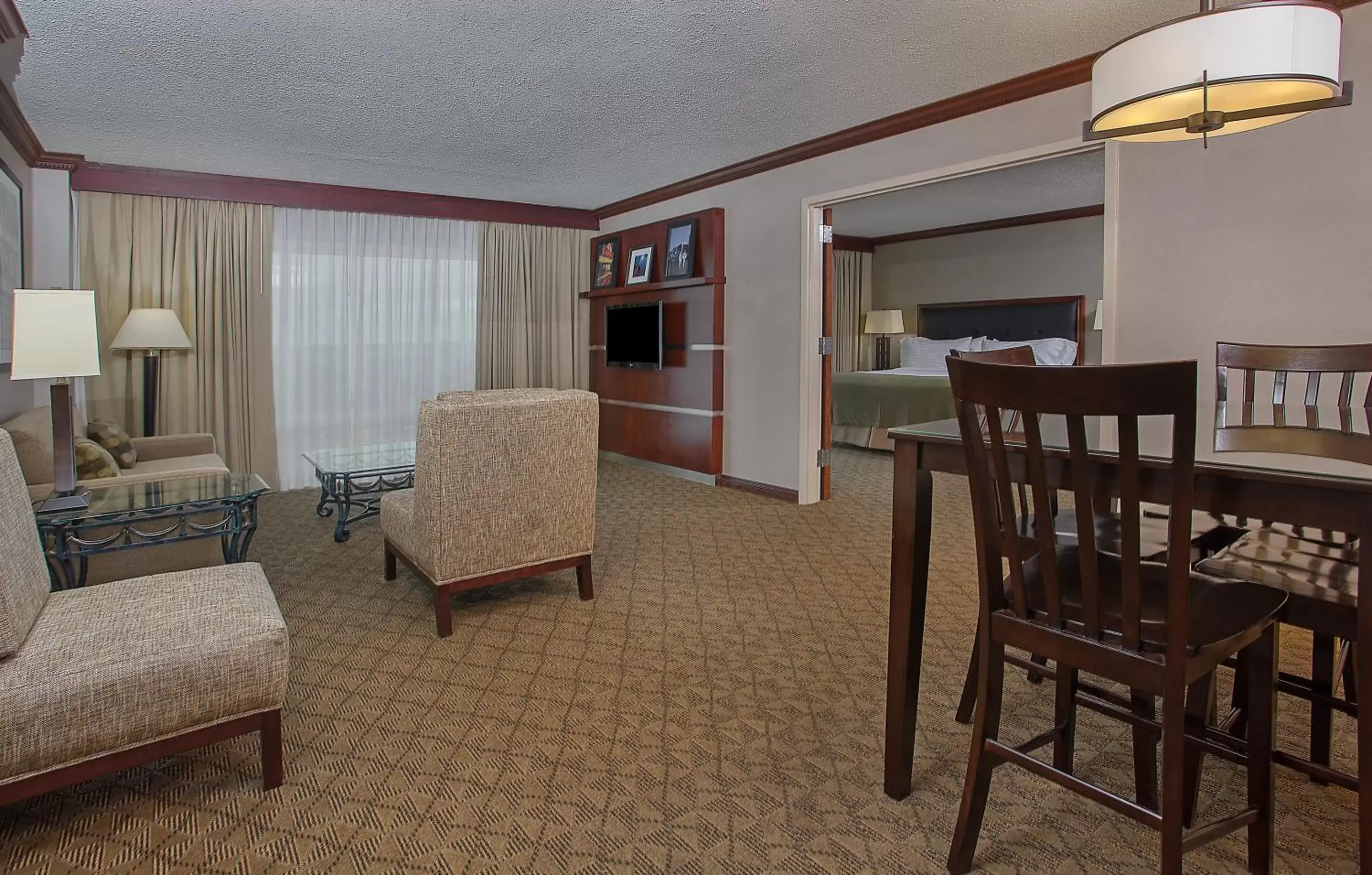 Bedroom, Seating Area in Holiday Inn University Plaza-Bowling Green, an IHG Hotel