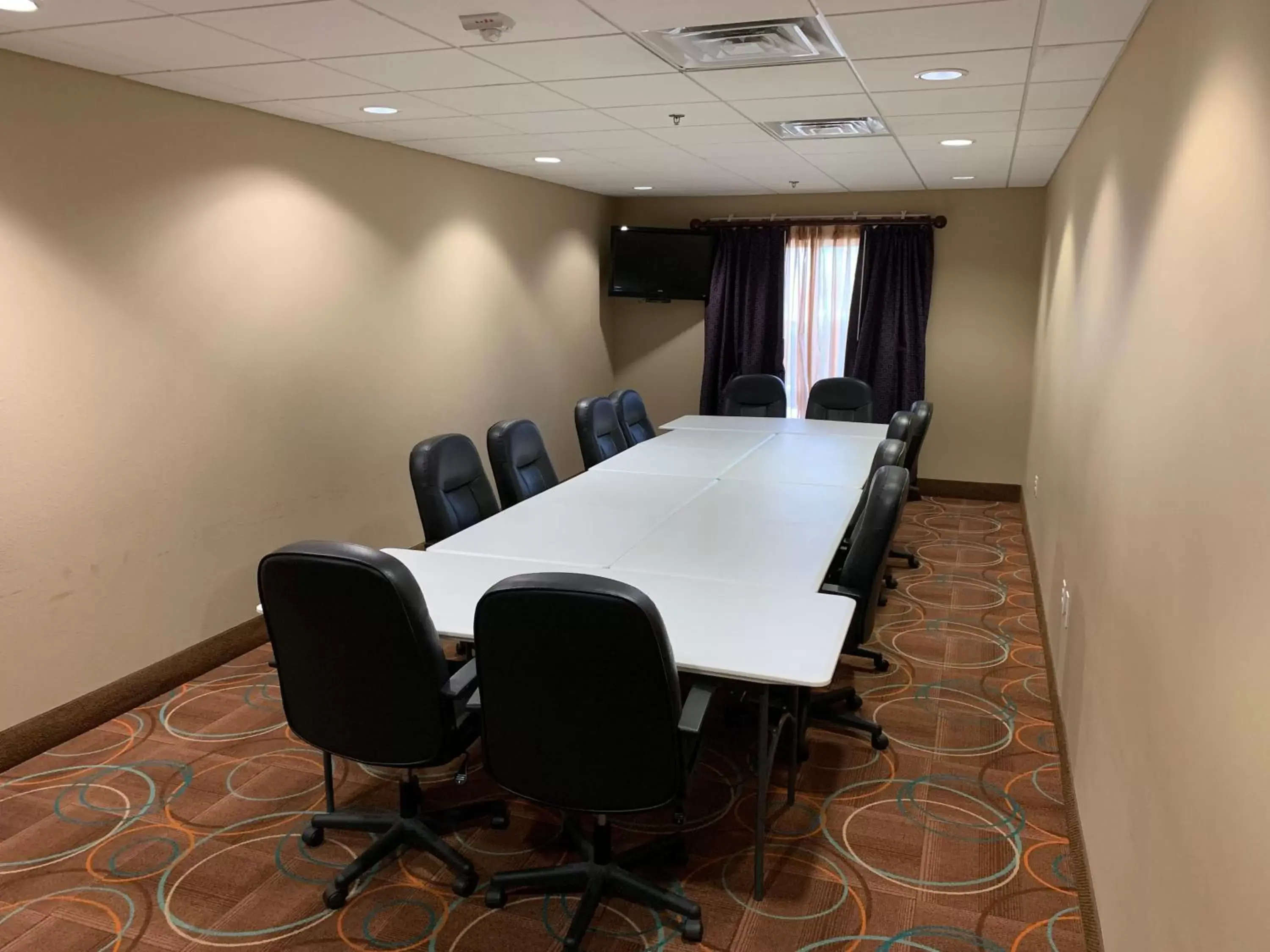 Meeting/conference room in Holiday Inn Express & Suites Havelock Northwest New Bern, an IHG Hotel