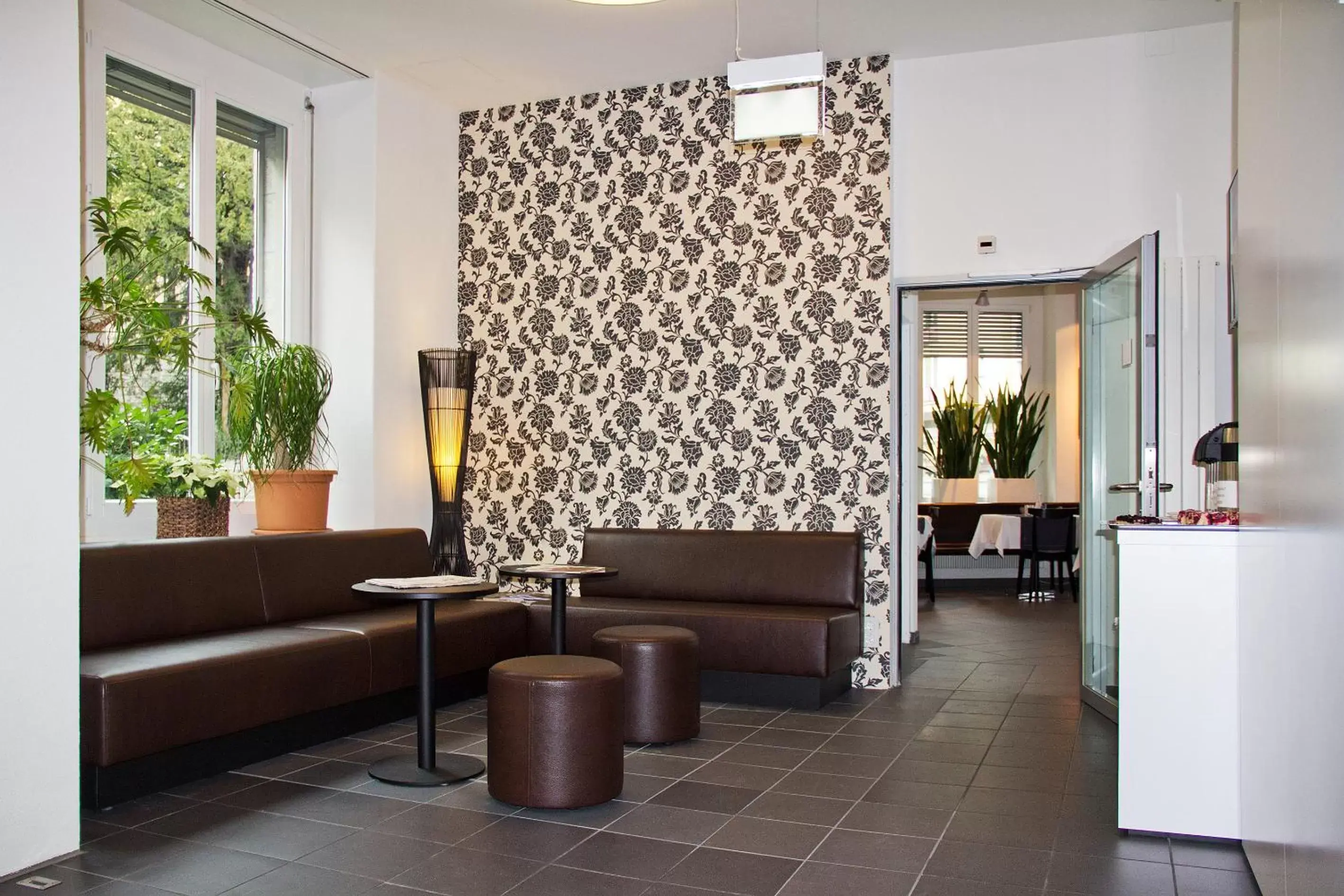 Lounge or bar, Lobby/Reception in Hotel Hottingen