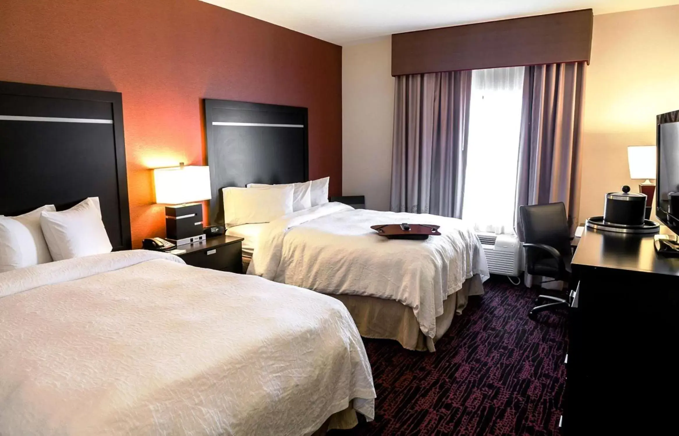 Bed in Hampton Inn & Suites Tulsa/Tulsa Hills