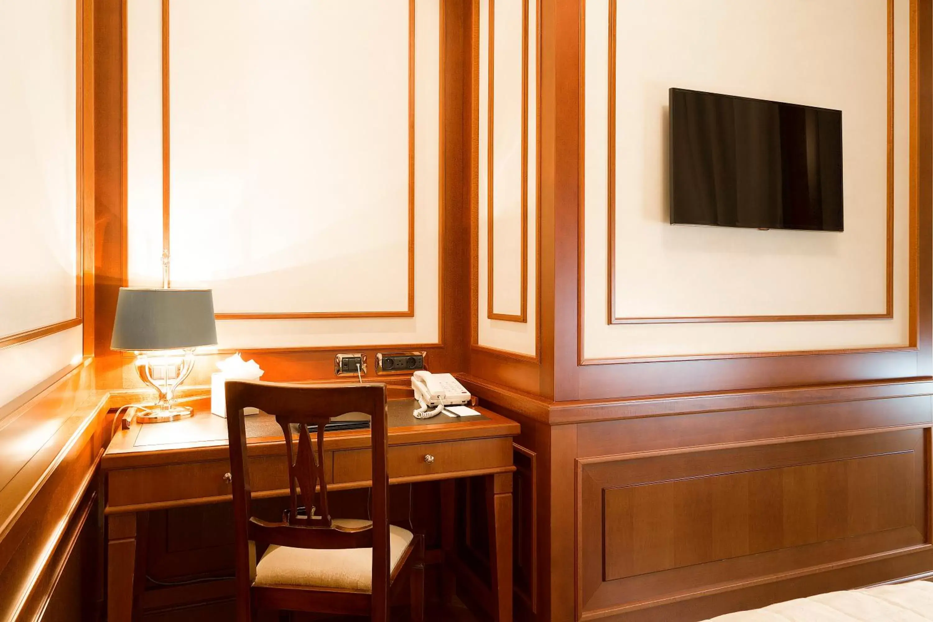 Photo of the whole room, Seating Area in Hotel Manzoni