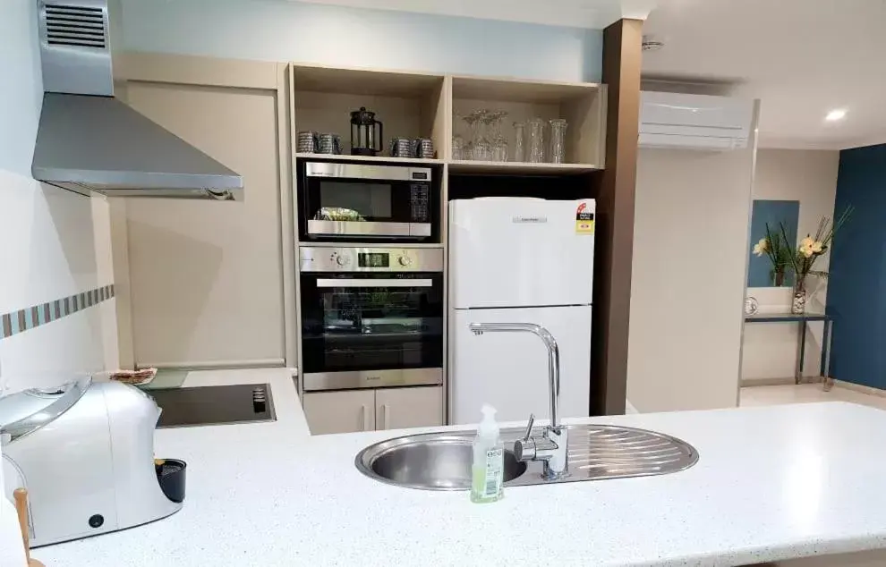 Kitchen/Kitchenette in Korora Bay Village Resort