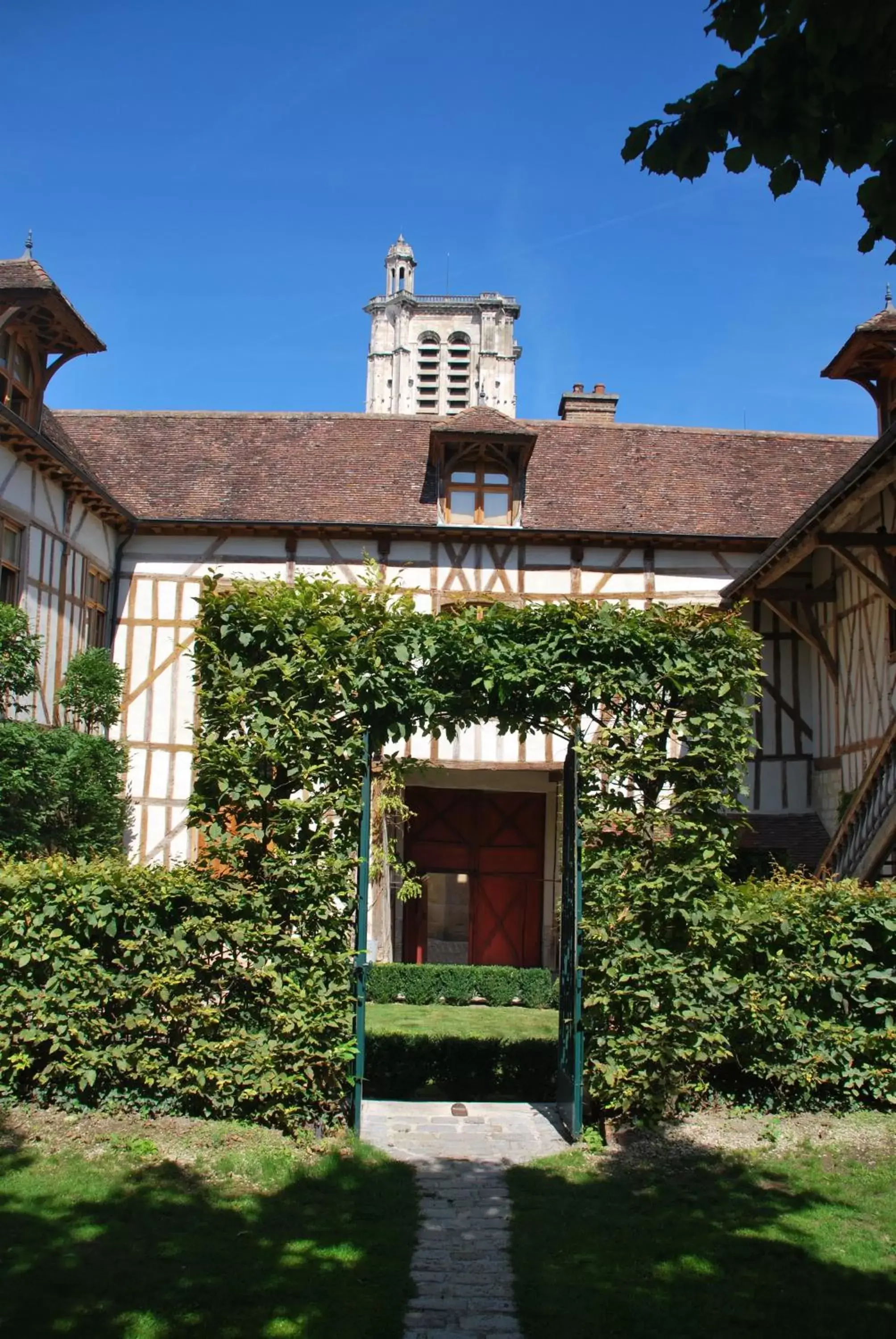 Facade/entrance, Property Building in Hôtel la Maison de Rhodes & Spa