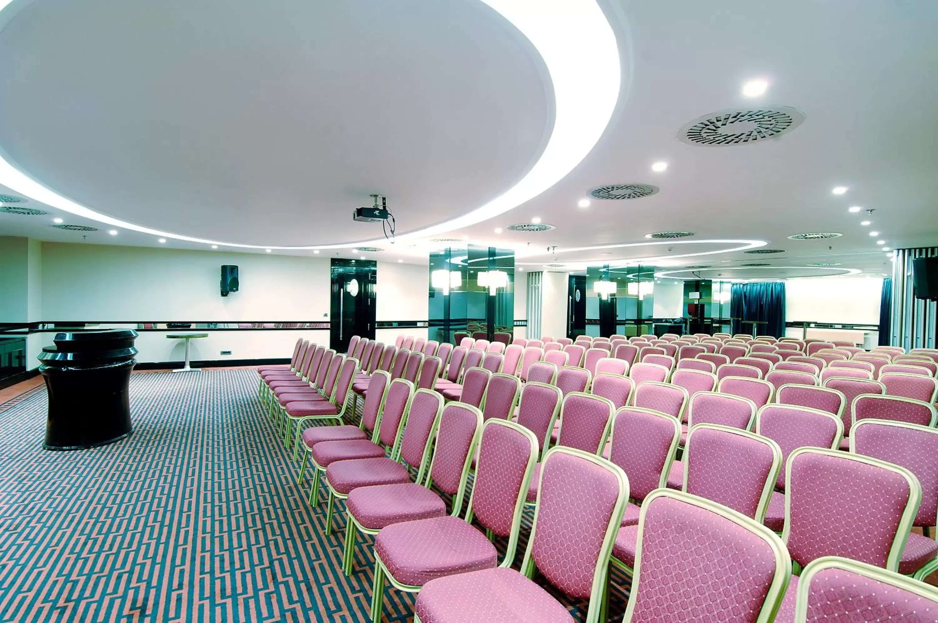 Business facilities in Taxim Hill Hotel