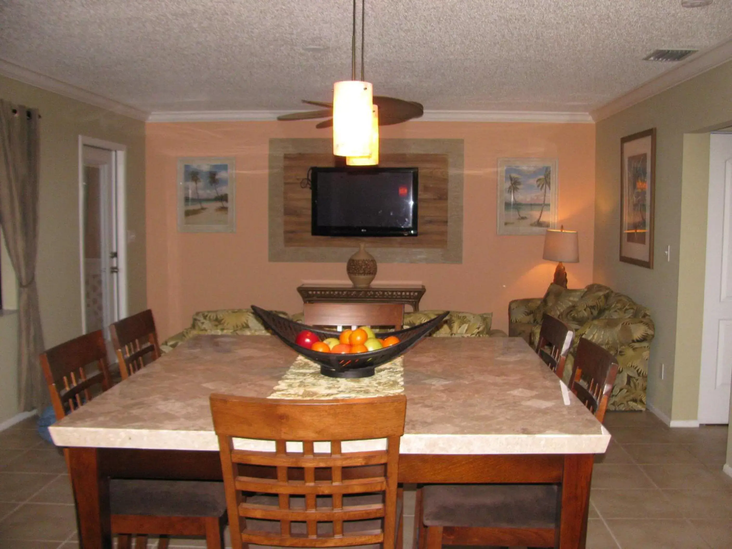 Dining Area in Queens Gate Resort