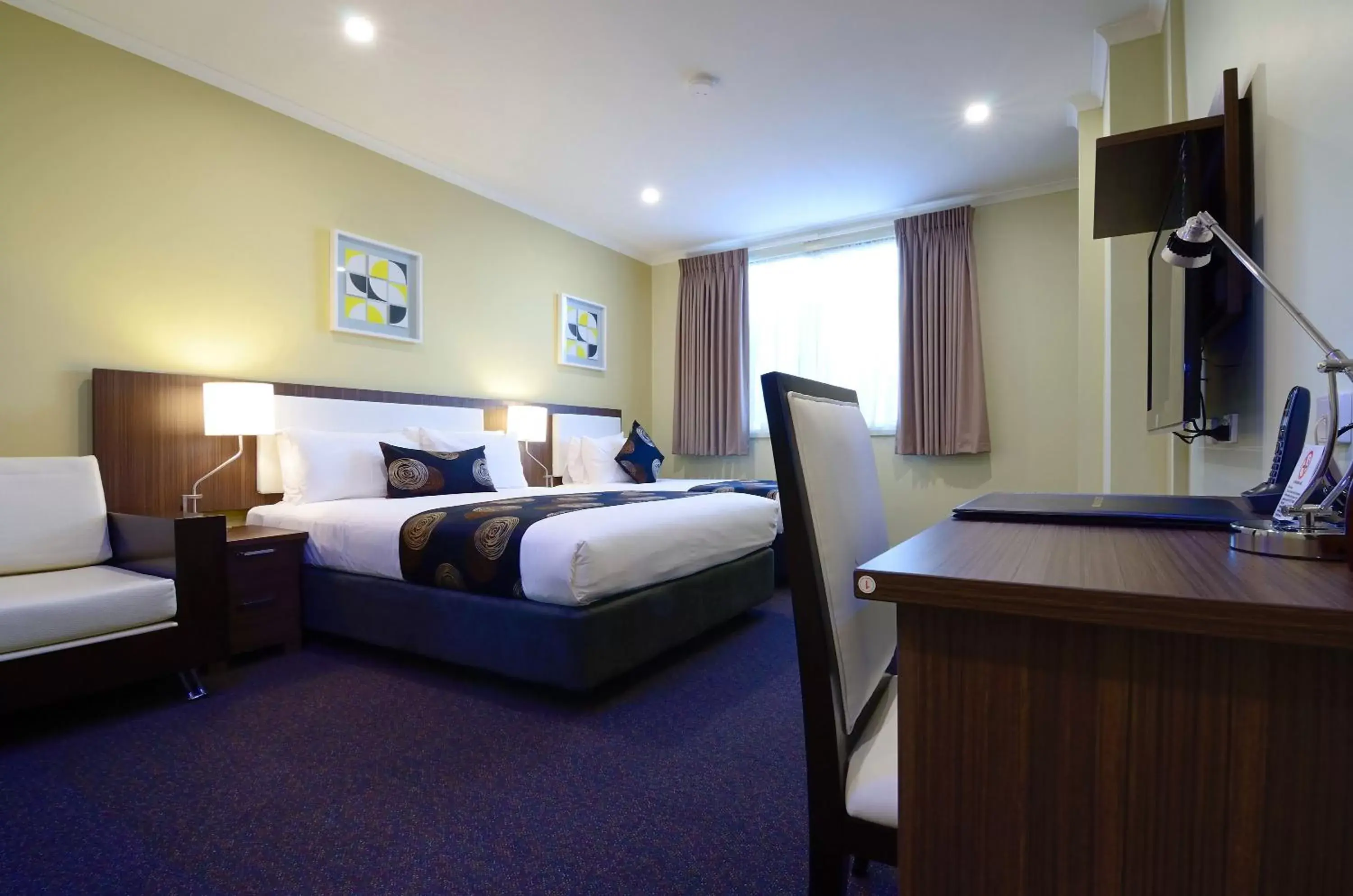 Bedroom, Bed in Park Squire Motor Inn & Serviced Apartments