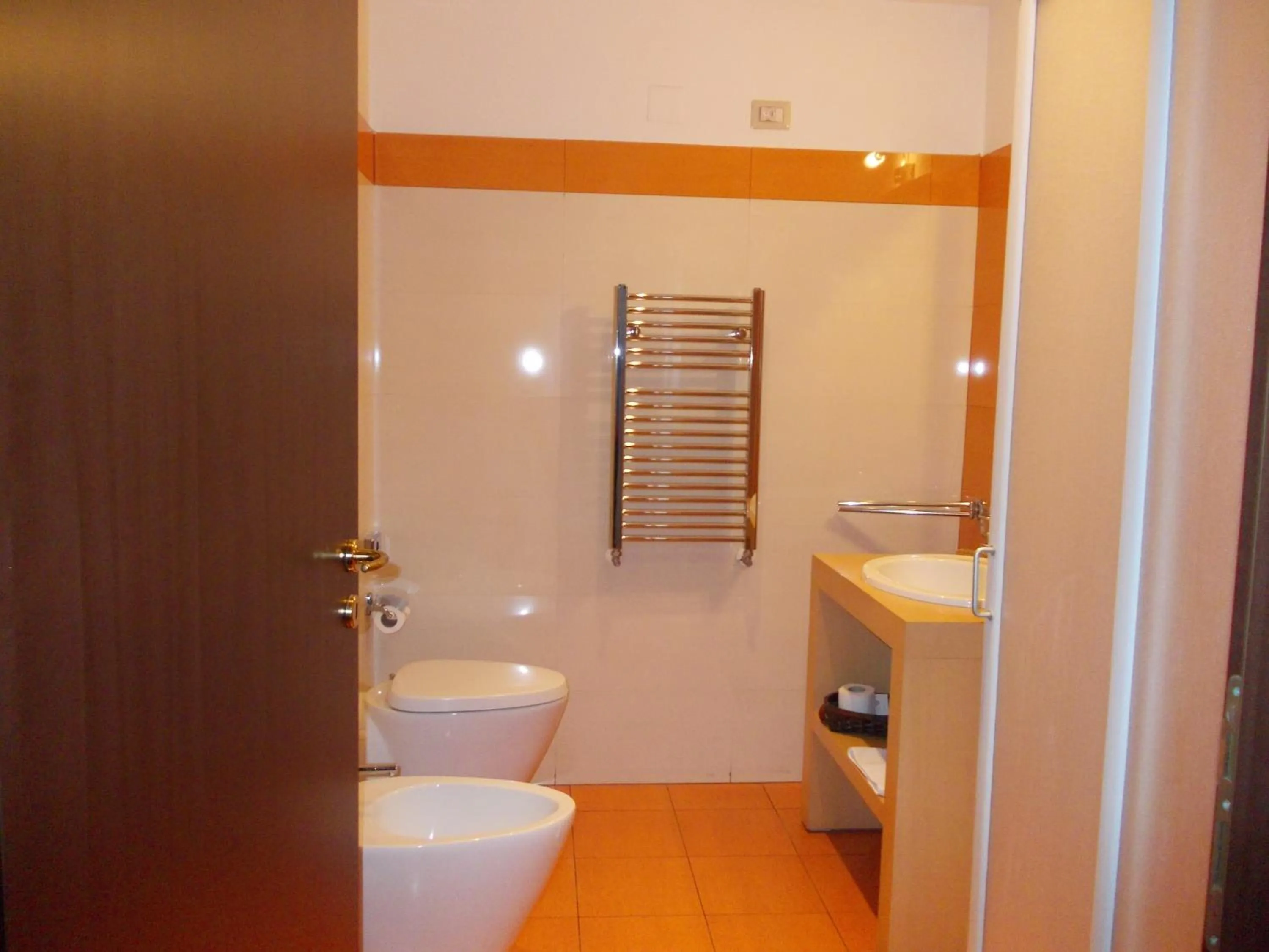 Toilet in Hotel Catania Town