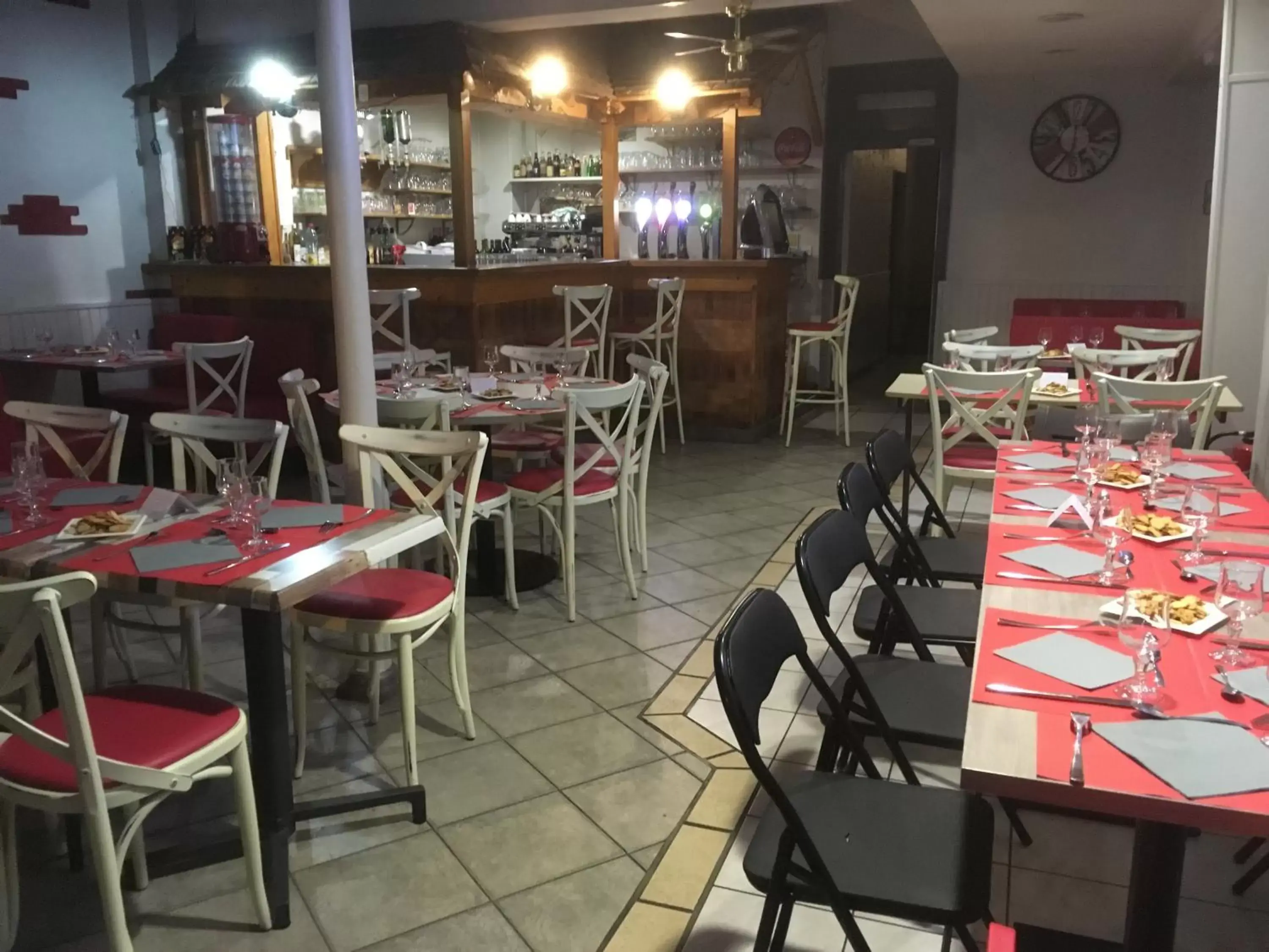 Restaurant/Places to Eat in L’AMIRAL