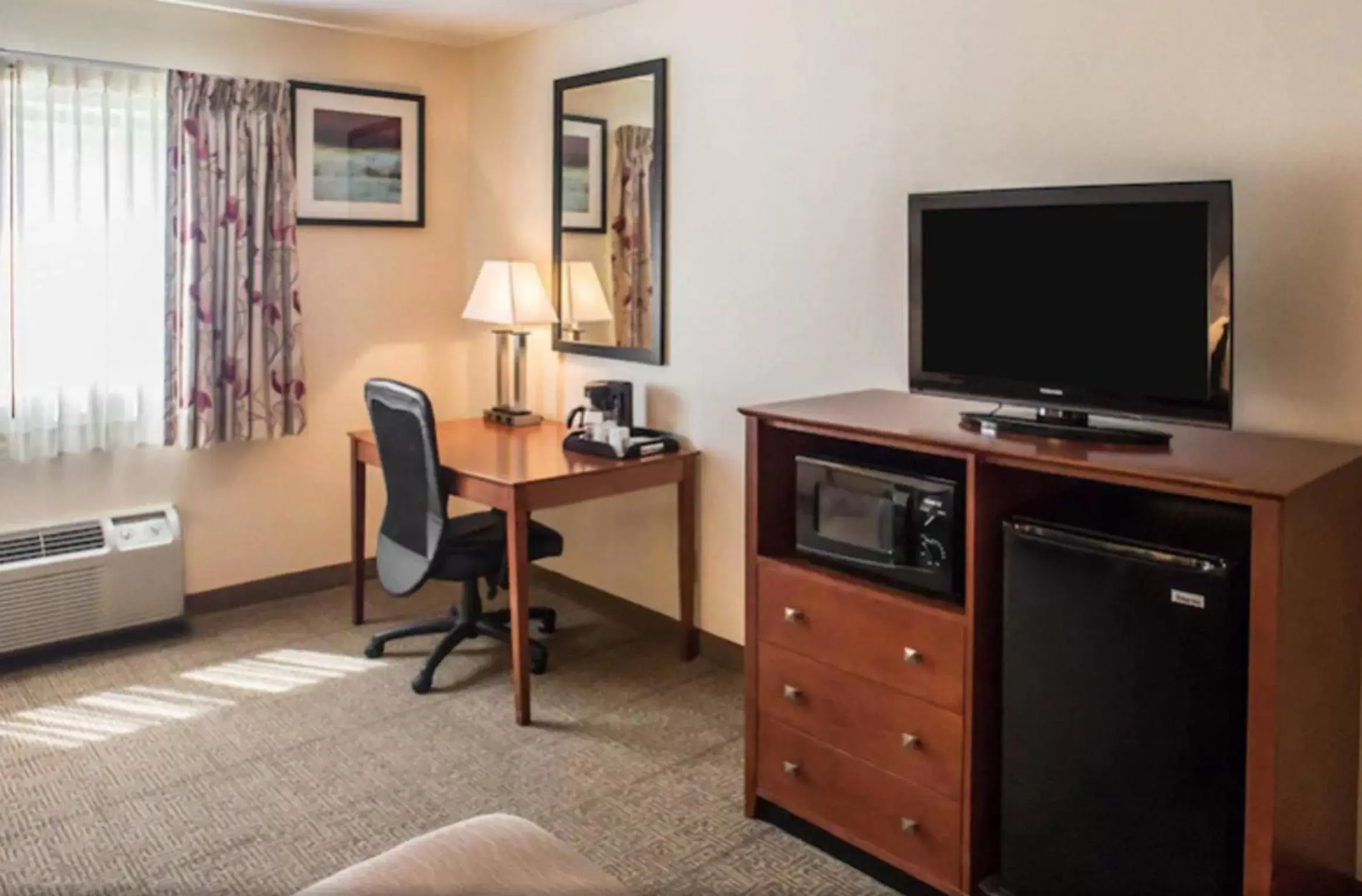 Queen Room - Mobility Accessible/Non-Smoking in Quality Inn