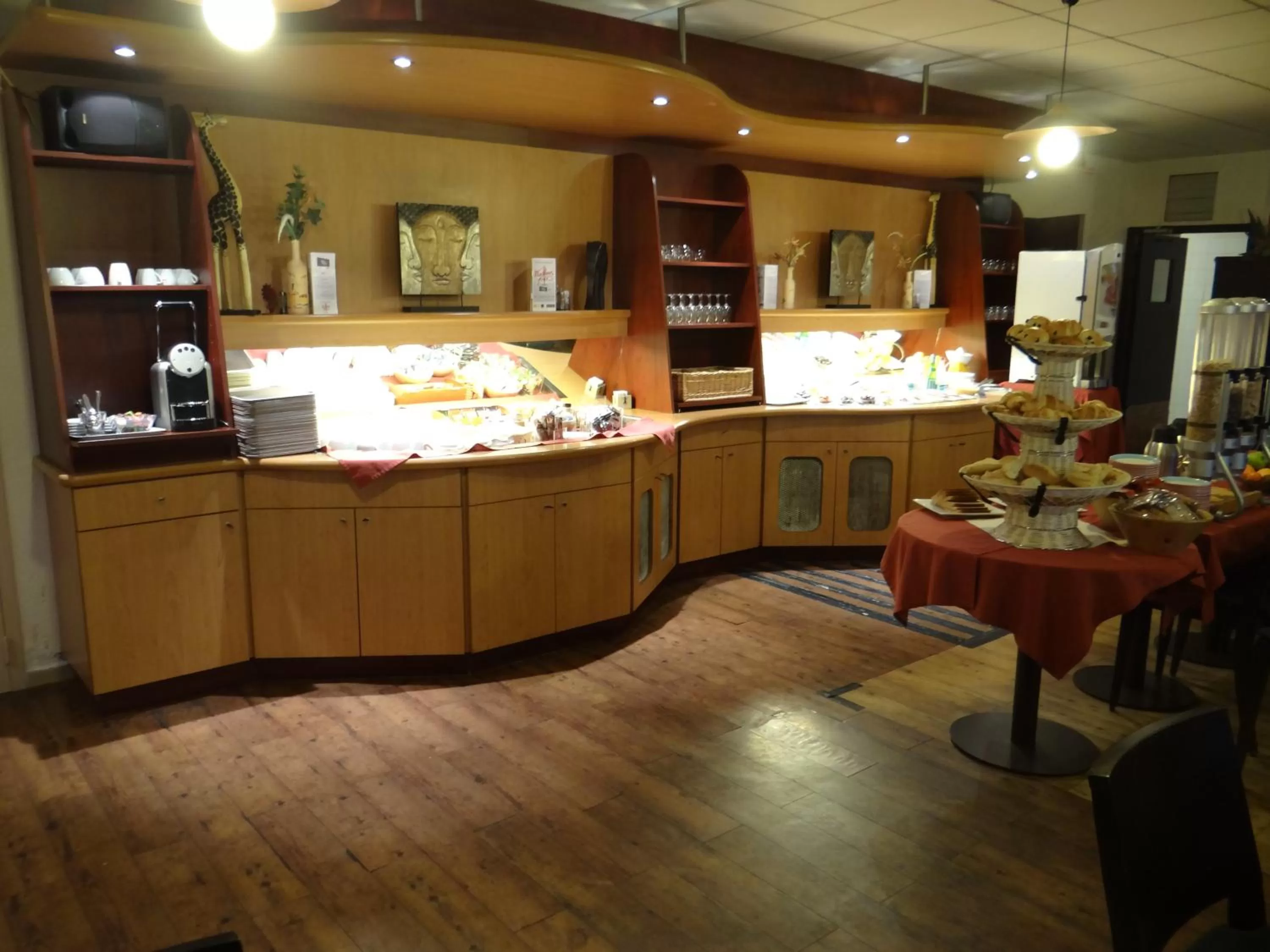 Restaurant/places to eat in Kyriad Beauvais Sud