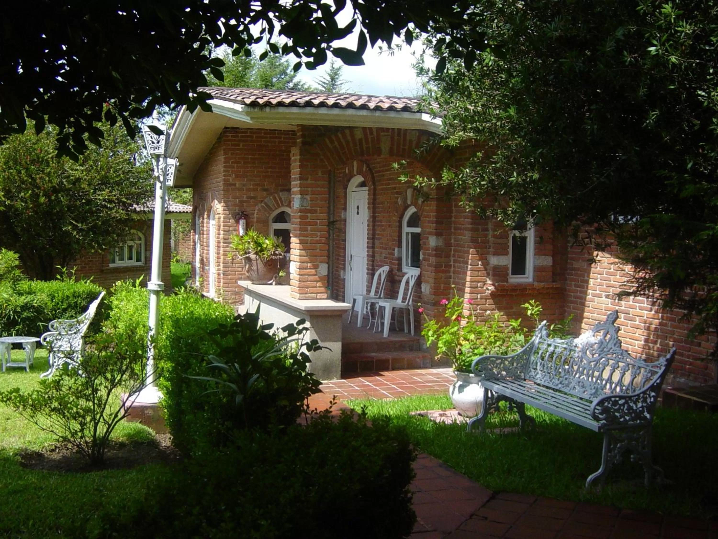 Photo of the whole room in Hotel Villa Monarca Inn