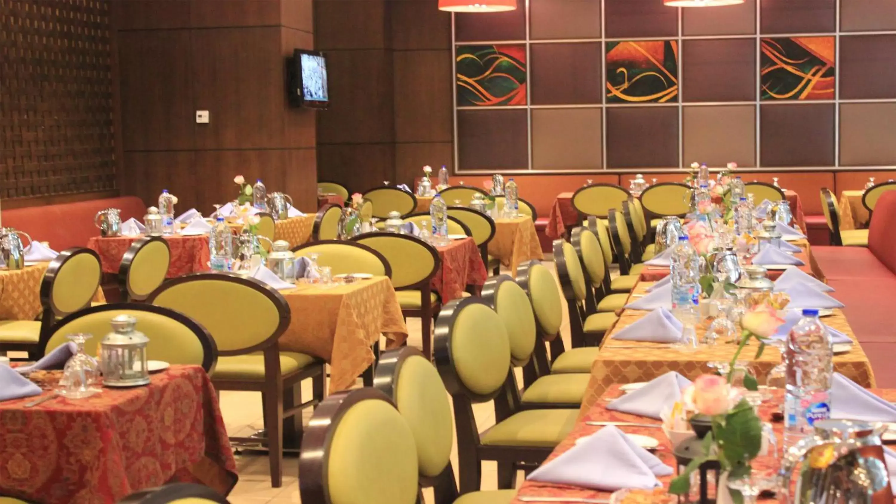 Restaurant/Places to Eat in Crowne Plaza Madinah, an IHG Hotel