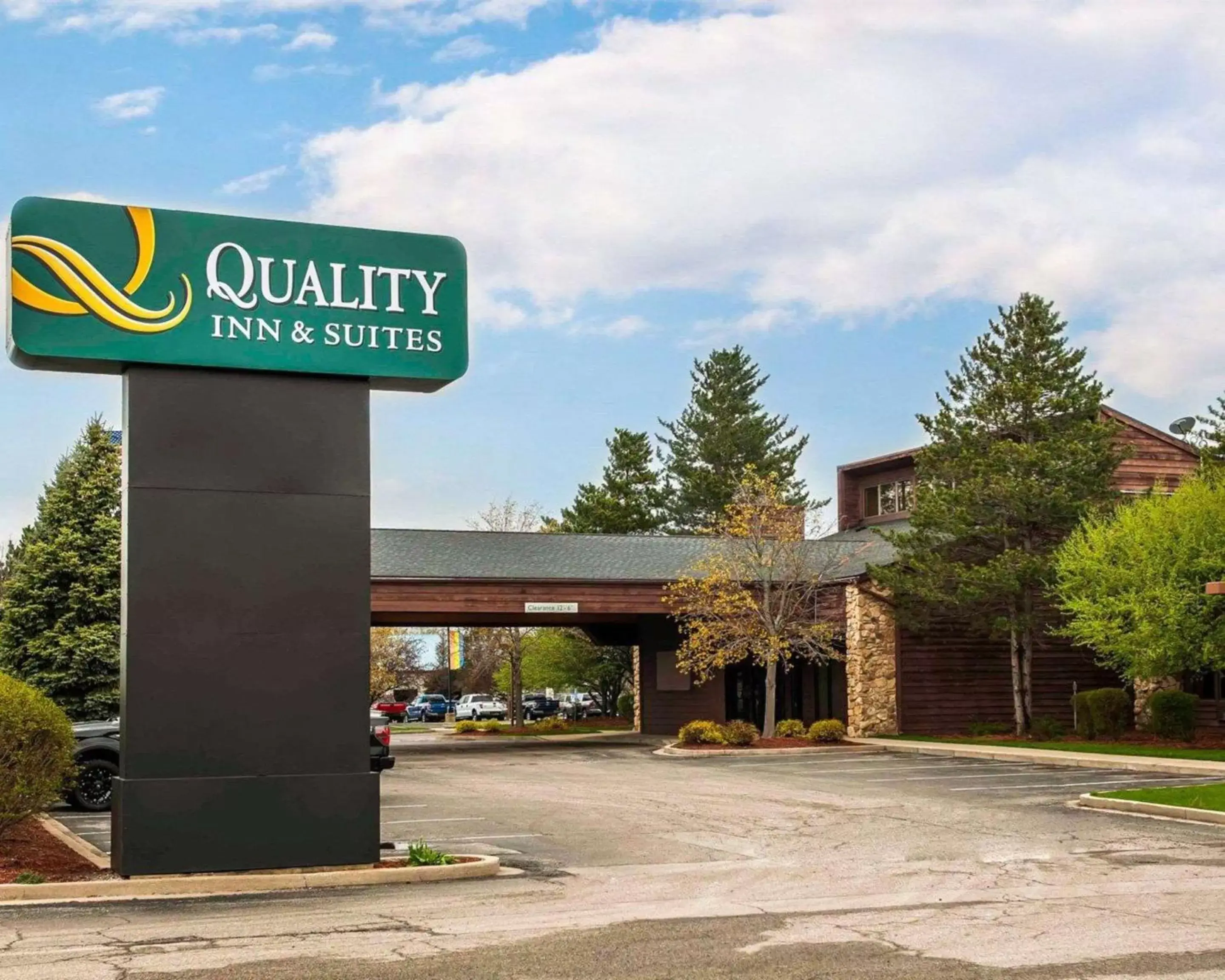 Property building, Property Logo/Sign in Quality Inn & Suites Goshen